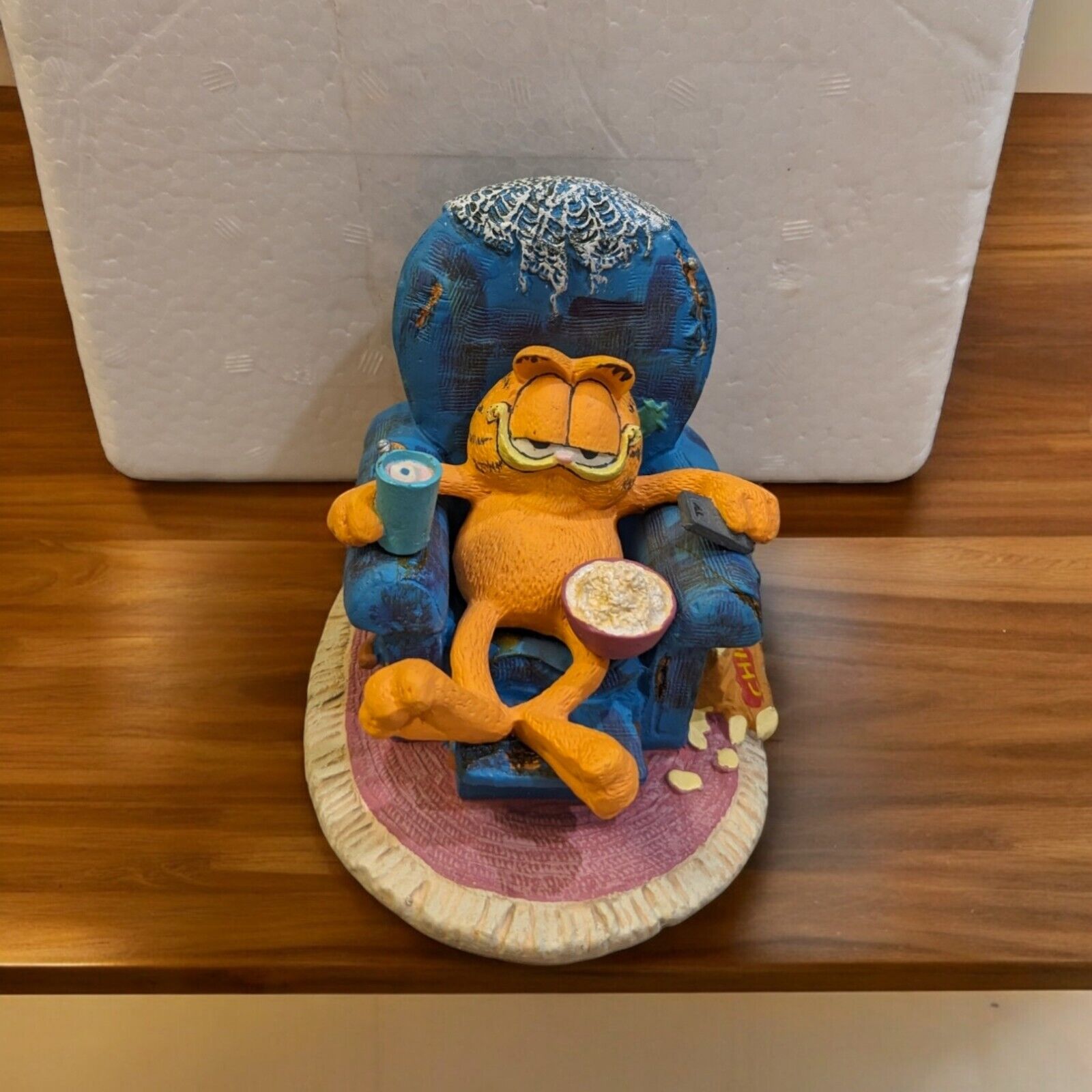 Vintage Garfield “Sitting Pretty” Danbury Mint Figurine 1993 w/ Styrofoam Box