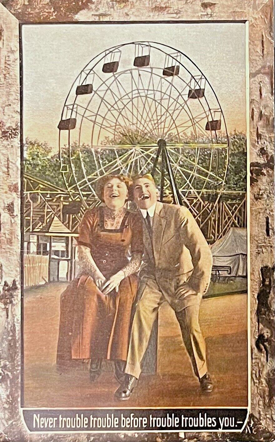 Div Back 11\' AMUSEMENT PARK PC Happy Couple Posing In Front of Old FERRIS WHEEL