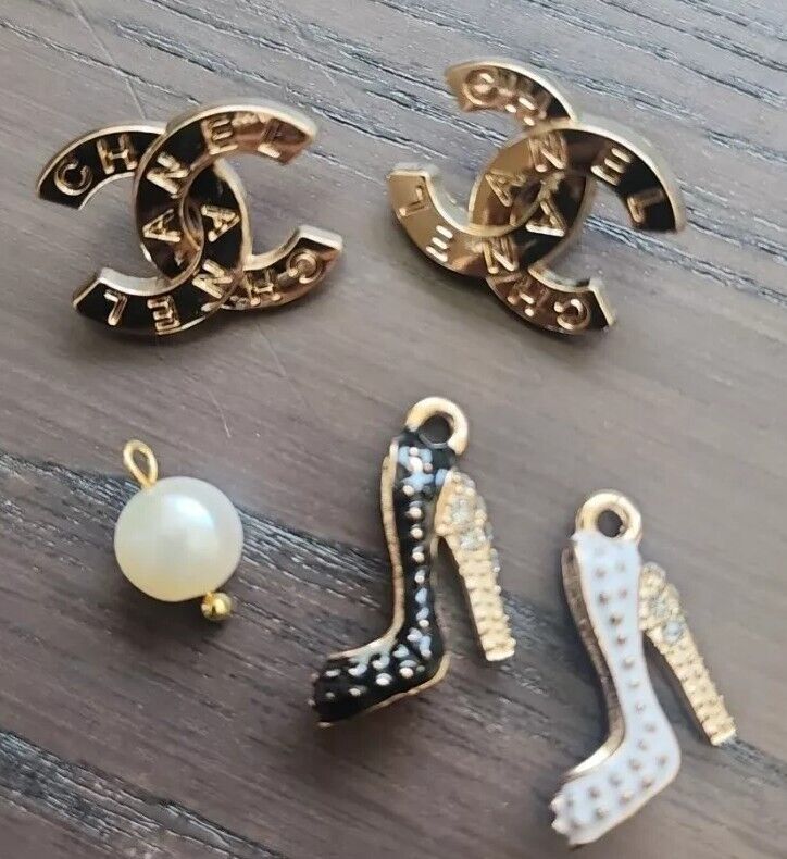 Chanel Lot Vintage Buttons and Zipper Pulls Charms Real Freshwater Pearl