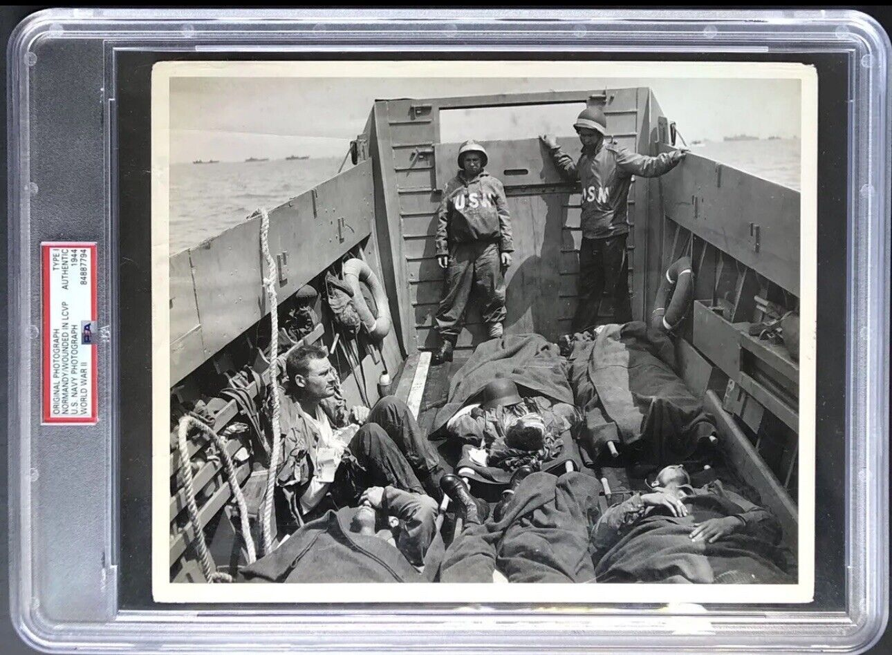 1944 D-Day Wounded Troops Landing Craft Type 1 Original Photo PSA\\DNA Normandy