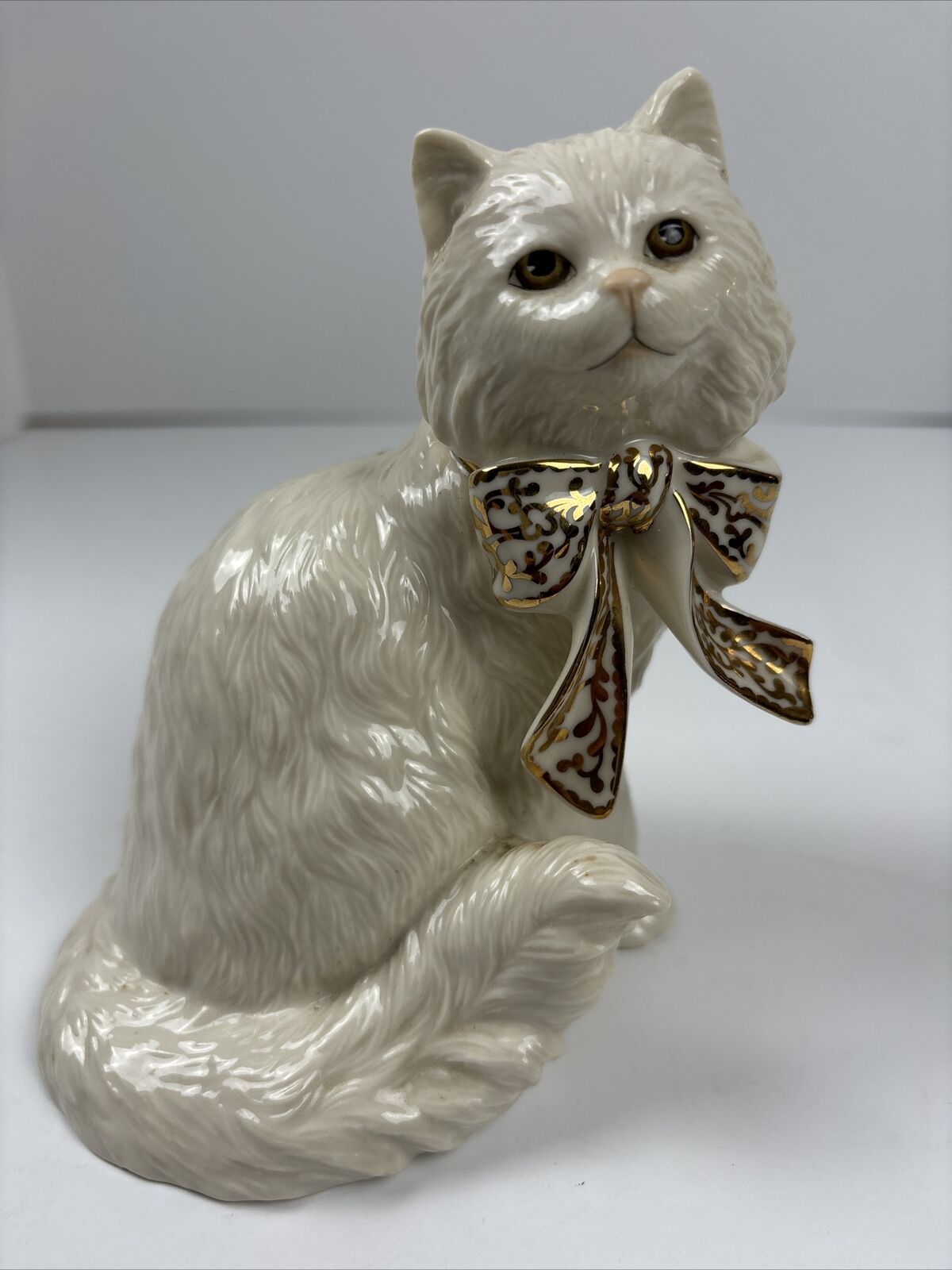 Lenox Classic “Sitting Pretty” Cat/Kitten Figurine W/ Gold Accented Bow Retired
