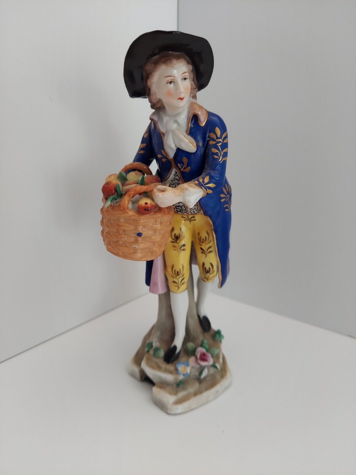  Antique Sitzendorf Germany Porcelain Figurine Gentleman Apple Seller
