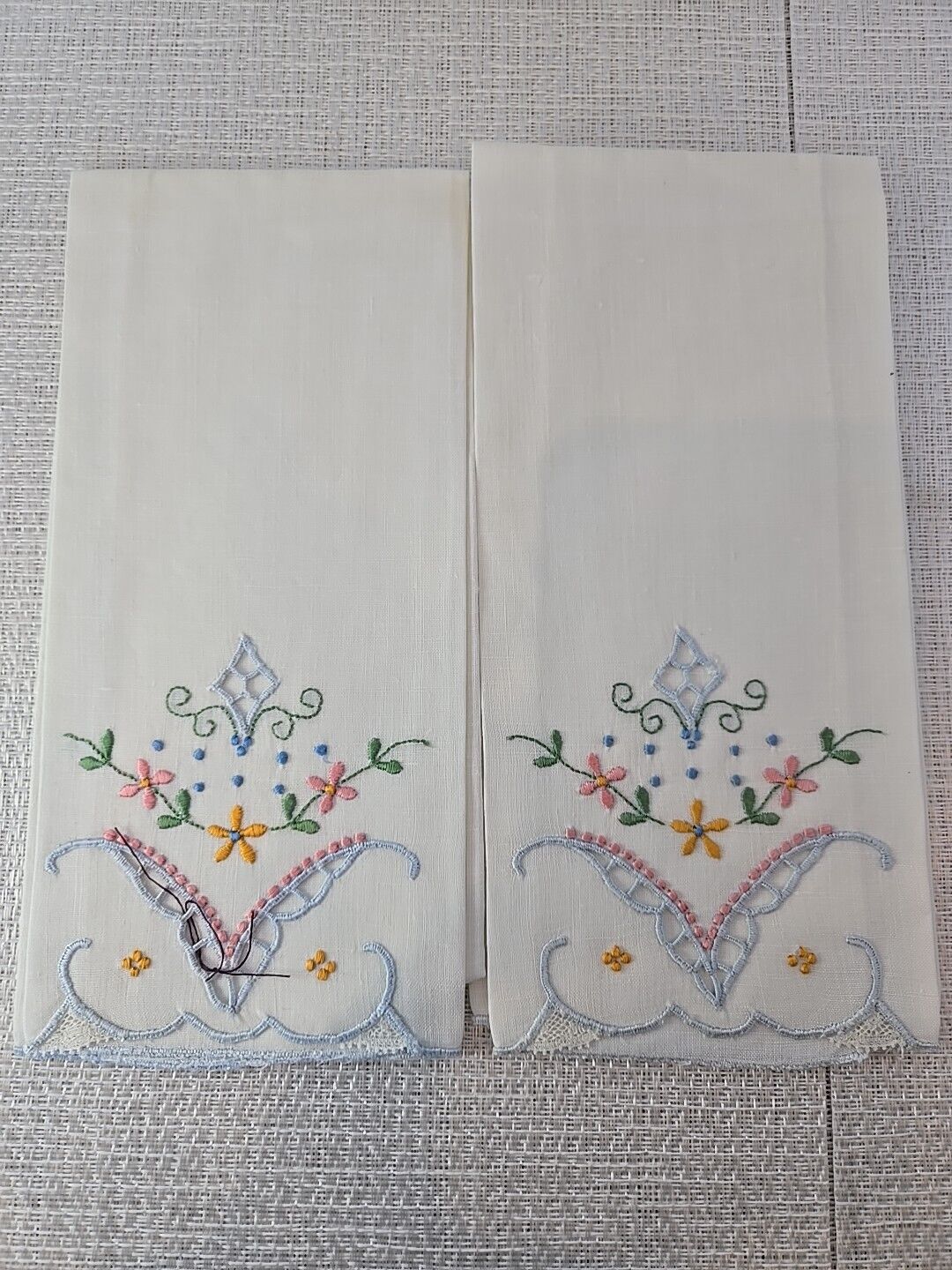 Vintage Linen Embroidered Guest Towels (2) Abstract design Dainty  Tea Towels