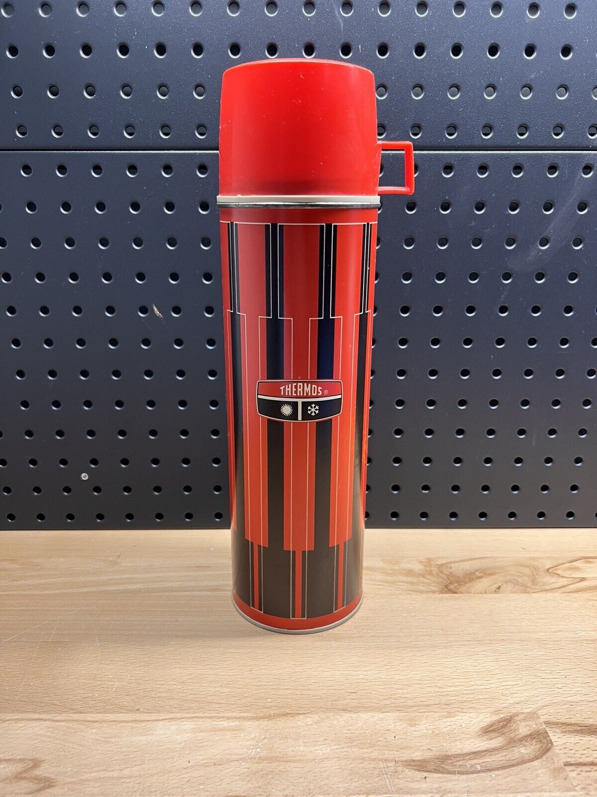 Vintage 1971 KING SEELEY 1 Quart Red Black THERMOS Vacuum Bottle No.2410 Pattern