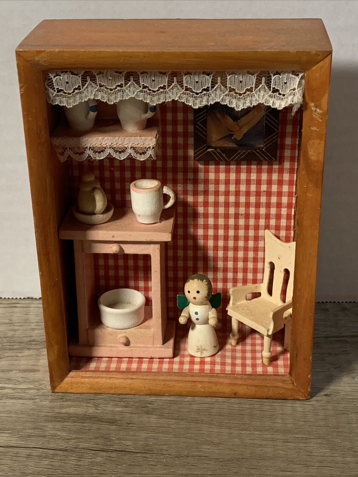 Vintage Wooden Kitchen Shadow Box Chair Angel Cups Teapot Dollhouse Miniatures