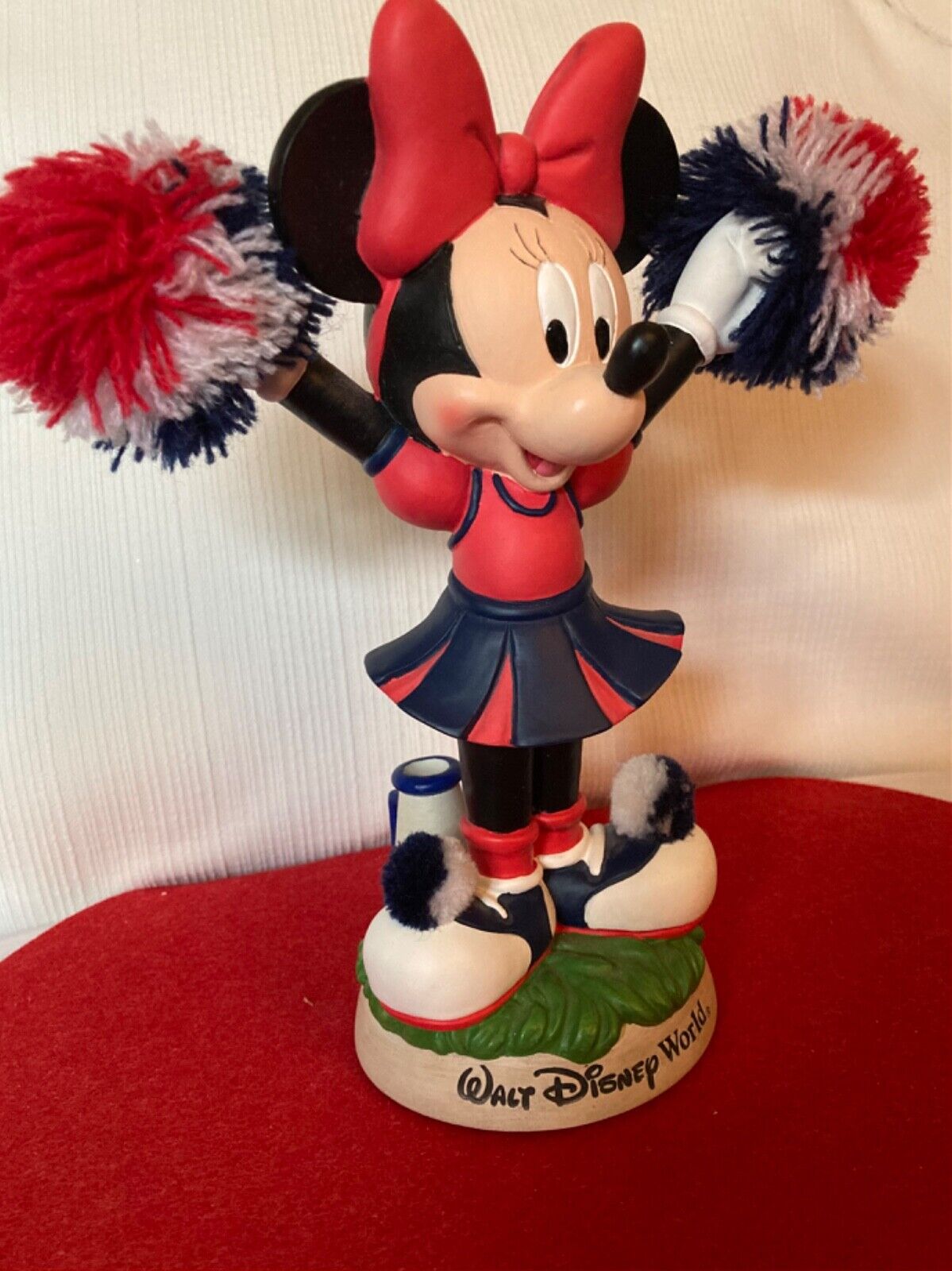 FREE SHIP  Minnie Mouse Bobble Head Cheerleader Figurine Walt Disney World  2003