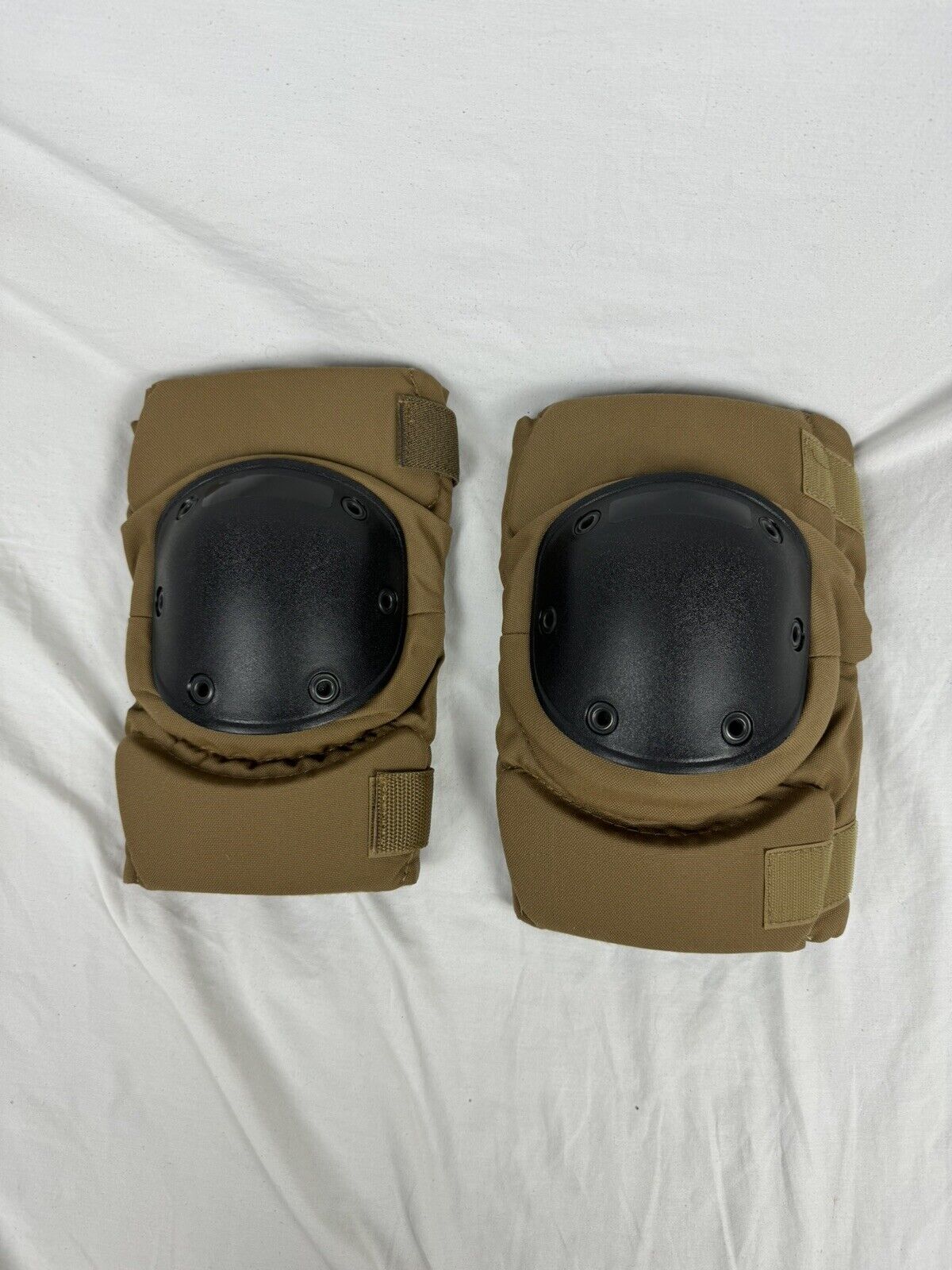 U.S. Military Army Knee Pads Coyote Brown/Black- Size Medium (Pair)