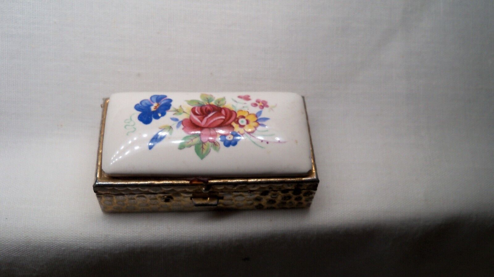 Vintage Purse Accessory Pill Box w Porcelain/China Lid