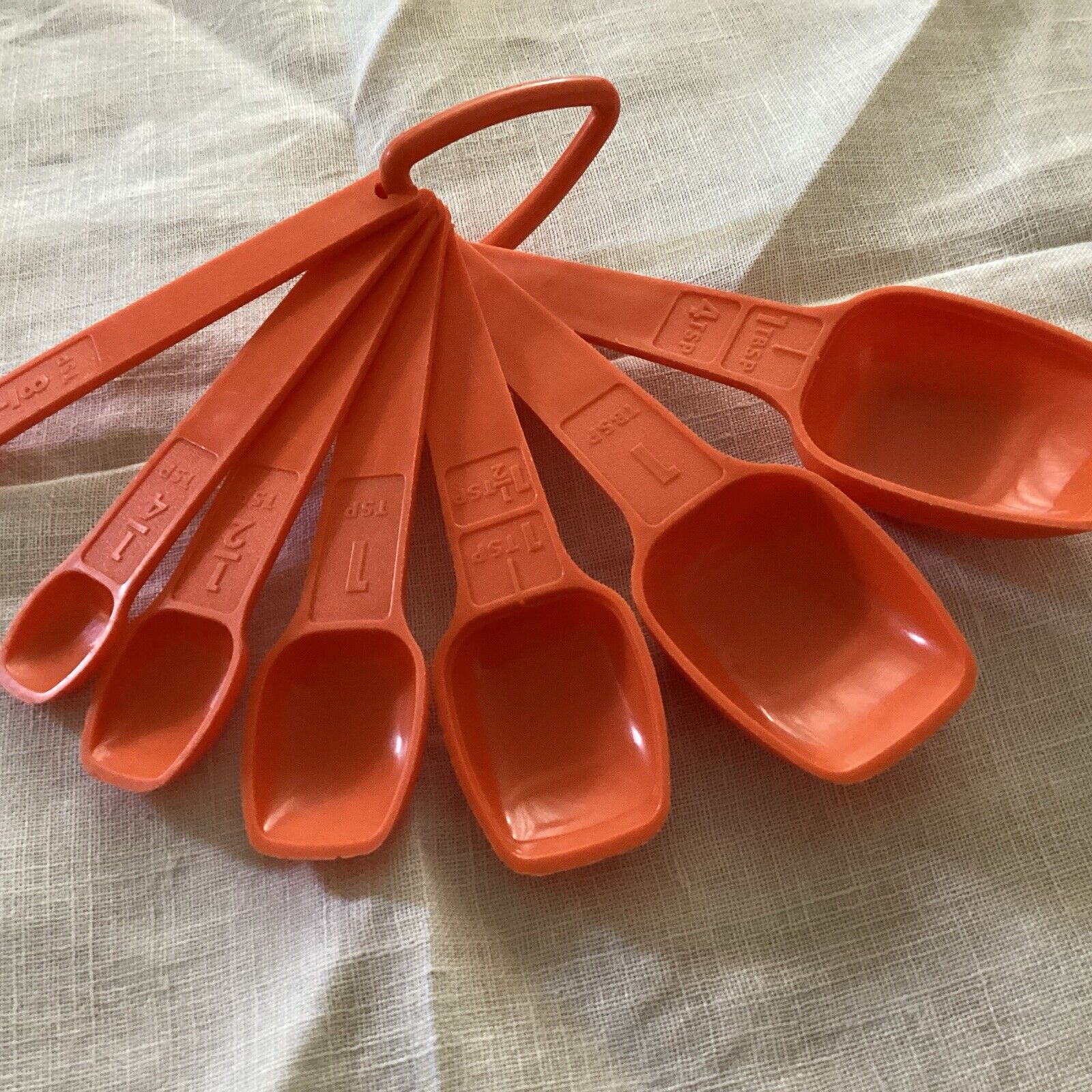 Vintage Tupperware Measuring Spoons w/ ring Set of 7 Harvest Orange
