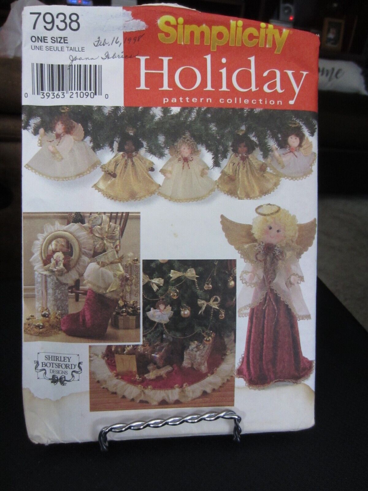 Simplicity 7938 Christmas Angel Ornament Stocking Tree-Skirt Wreath Pattern
