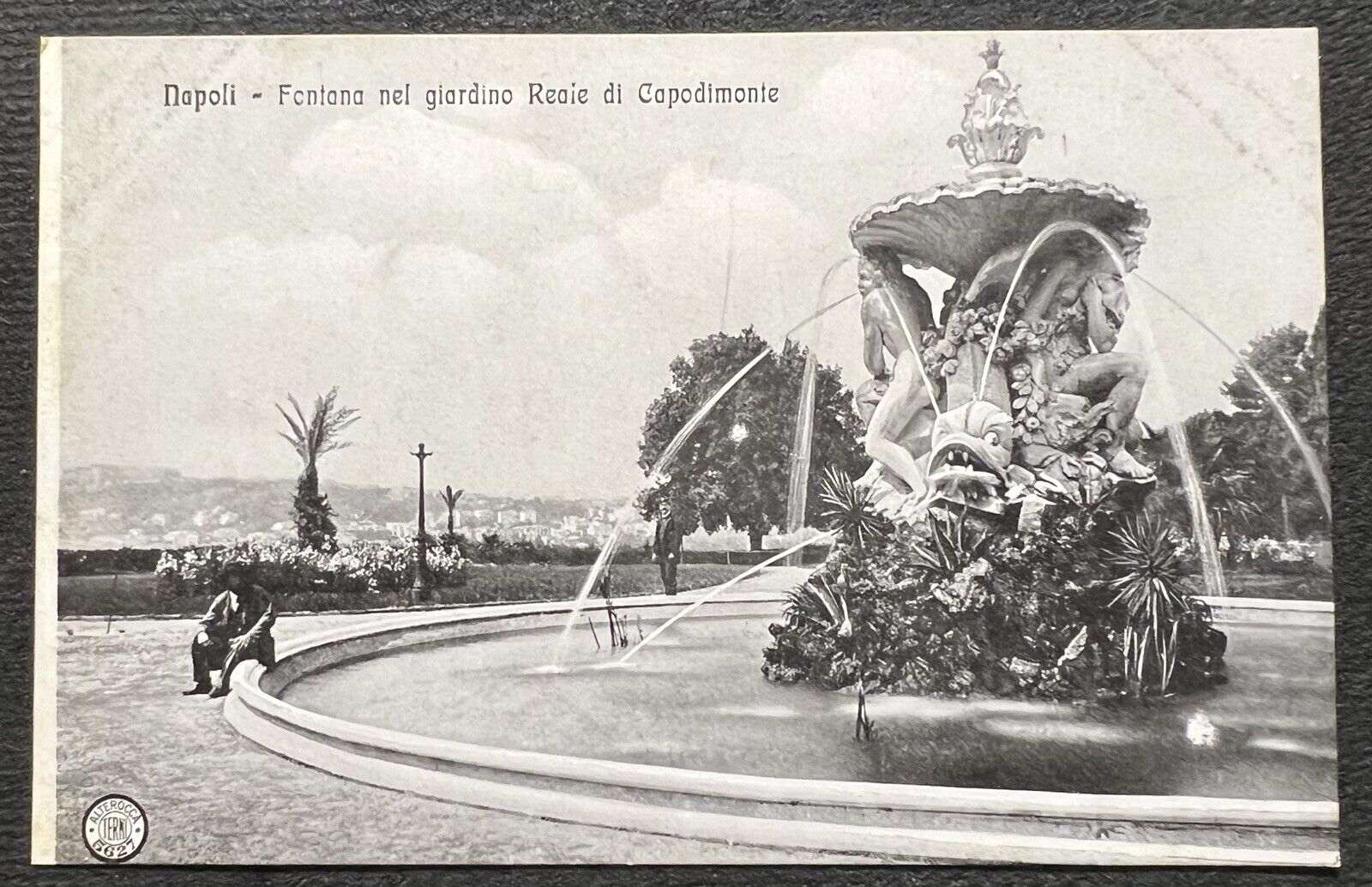 VINTAGE EARLY 1900\'s DIVIDED BACK EUROPEAN POSTCARD (FOUNTAIN) UNPOSTED