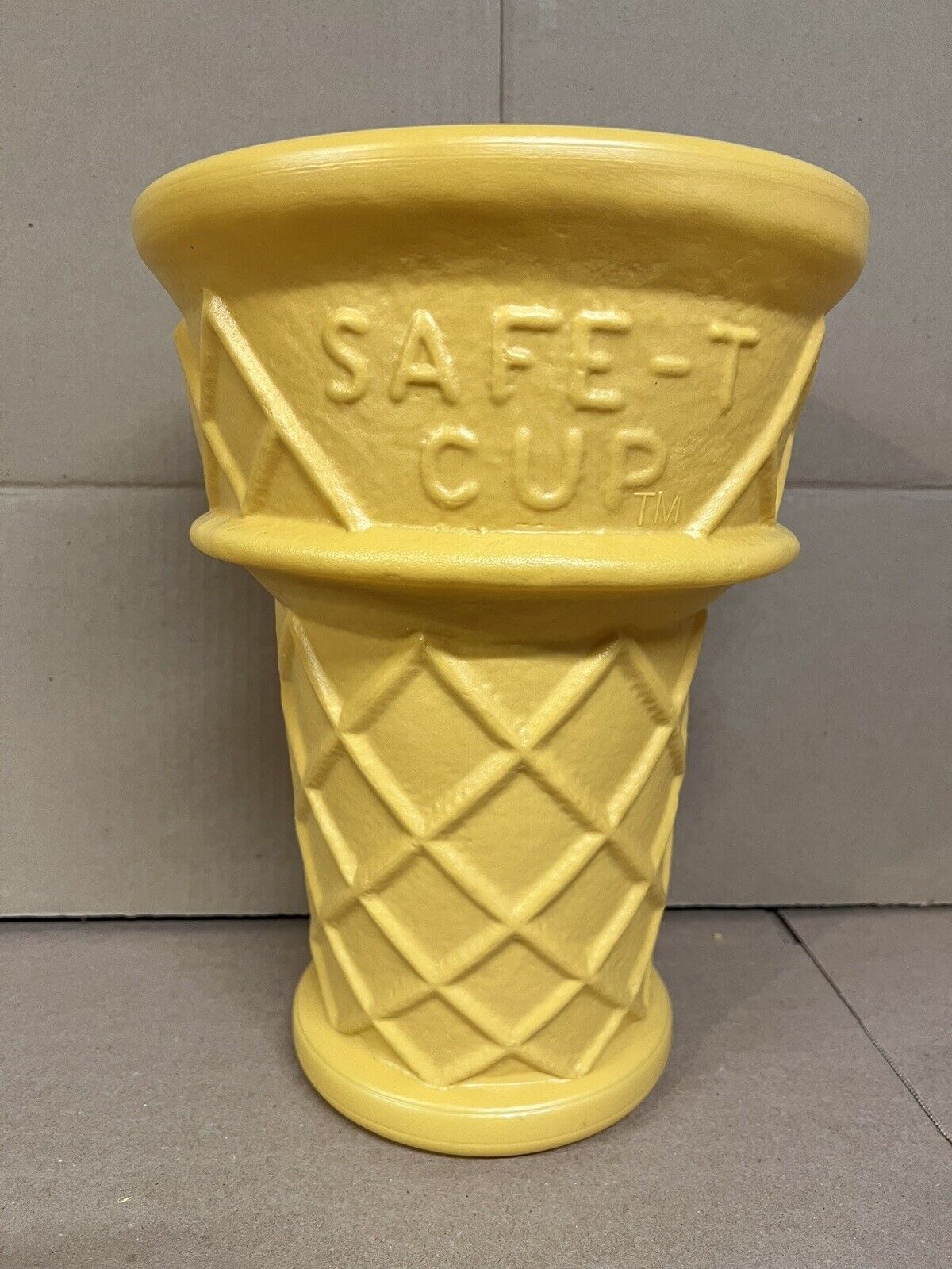Blow Mold Giant Plastic Safe T Cup Cone Bottom Planter Barrel
