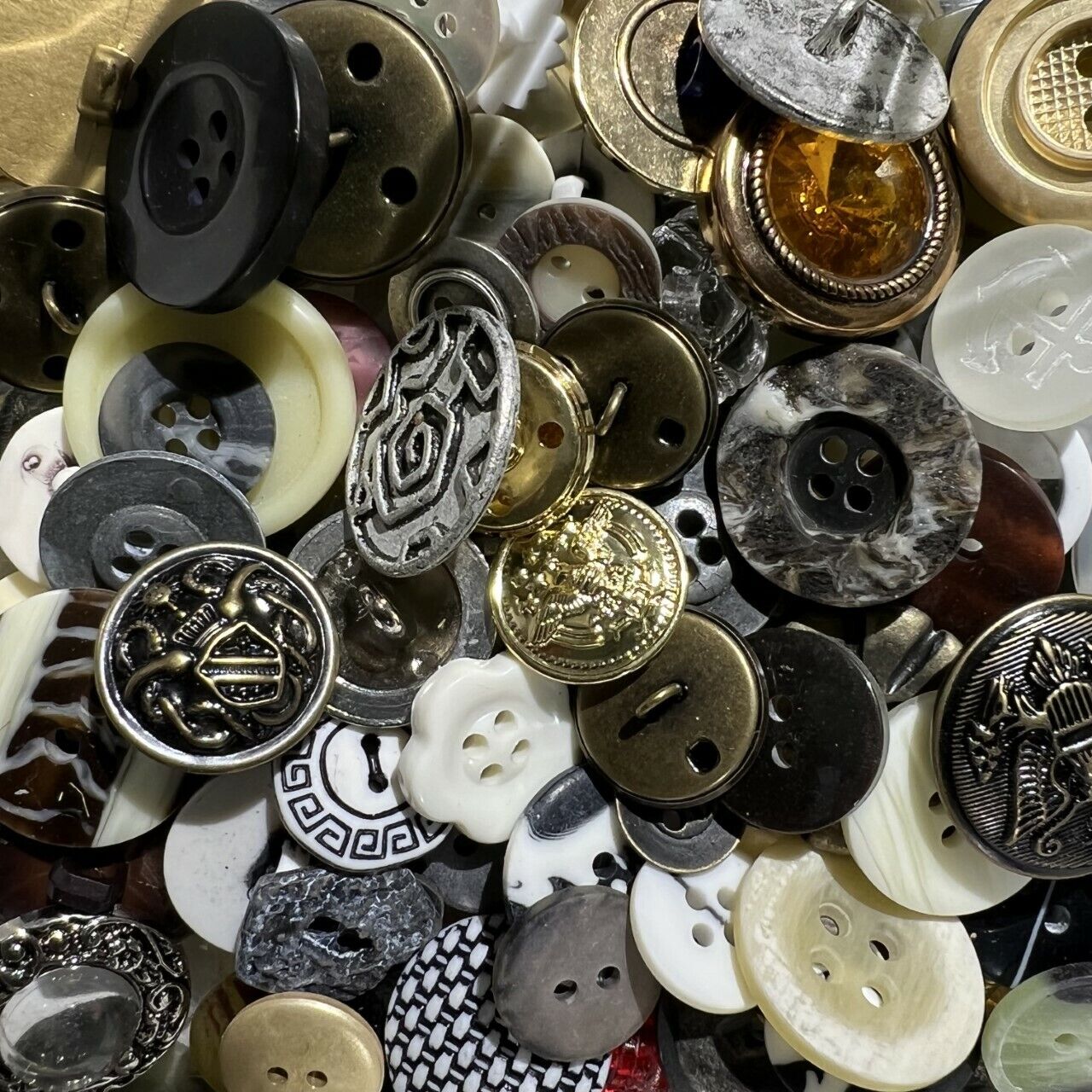 COOL MIX 100 pcs MIXED LOT of OLD-VINTAGE & NEW Buttons ALL TYPES & SIZES