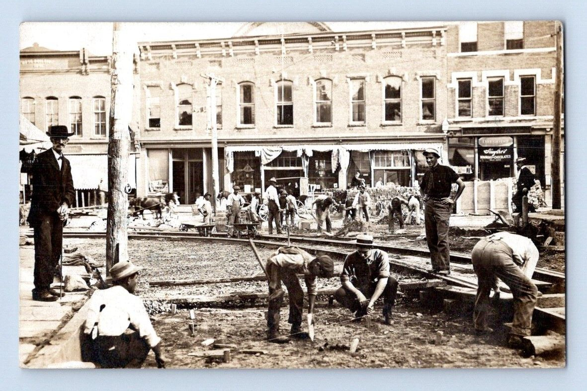 RPPC 1907. POUGHKEEPSIE, NY. CONSTRUCTION, STREET CAR RAILS, WOW . 1A38