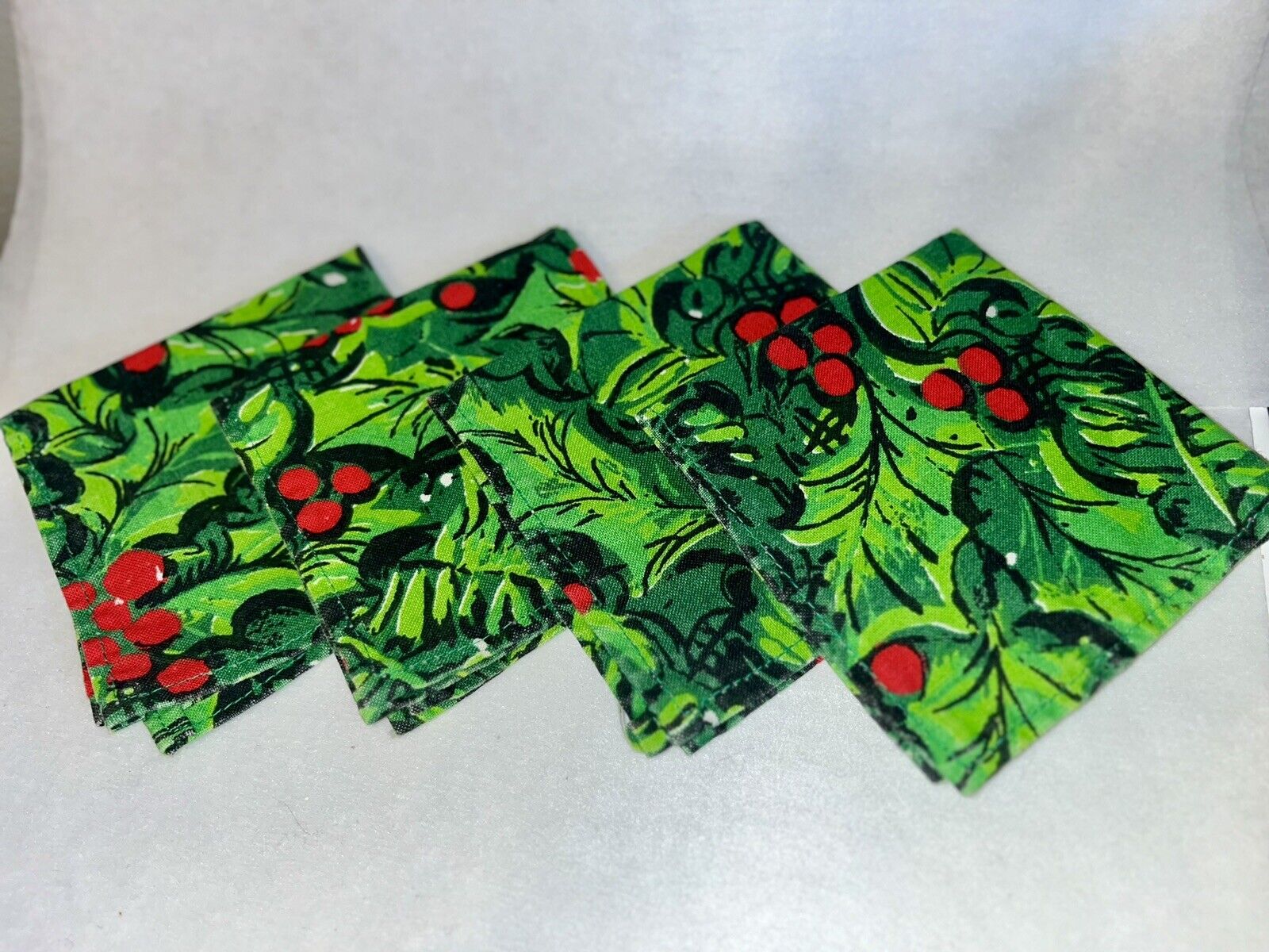 Vintage Set of 4 -Mid-Century, red/green Holly pattern - Vintage Christmas linen