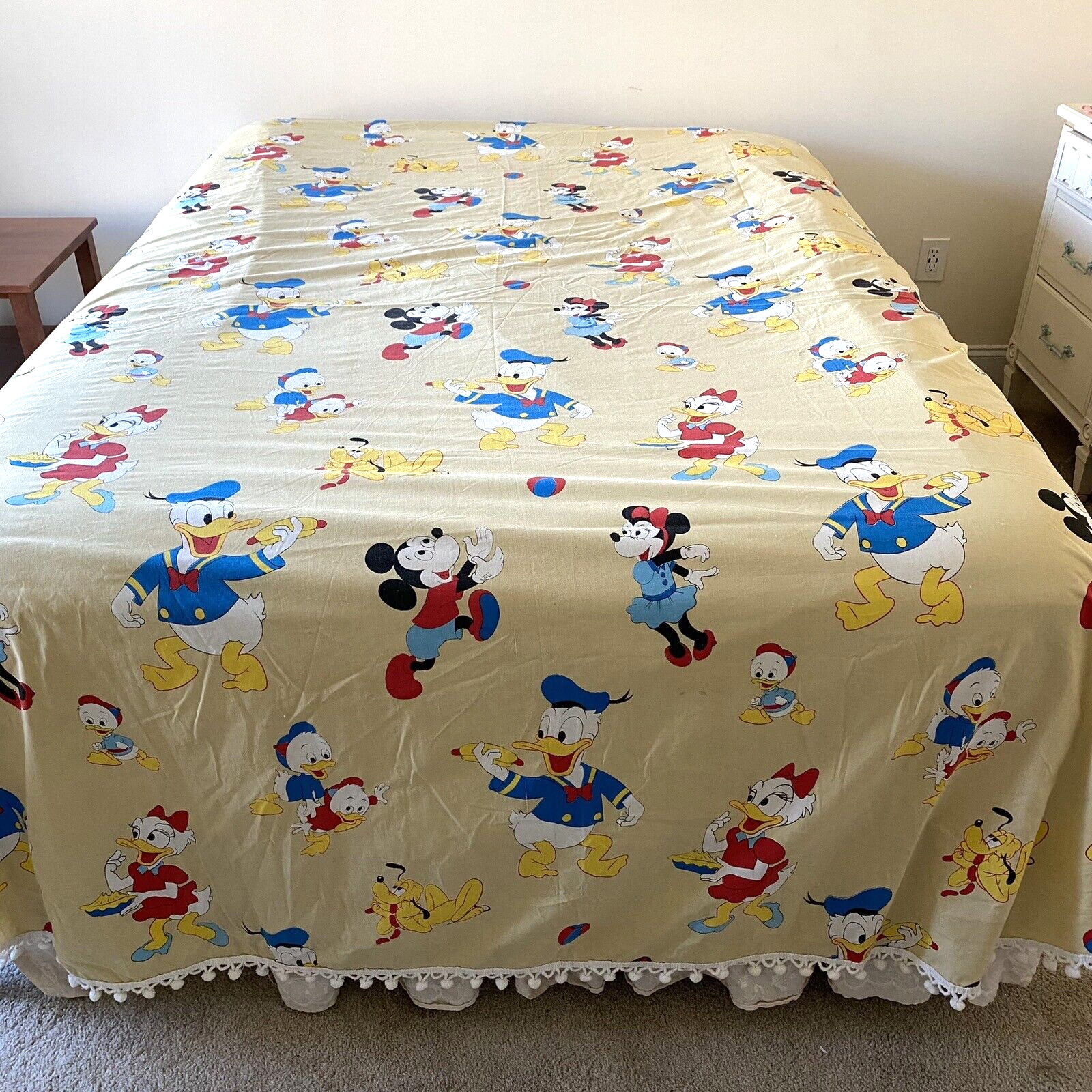 Vintage Fashion Manor Walt Disney Mickey and Friends Full Blanket Bedspread Poms
