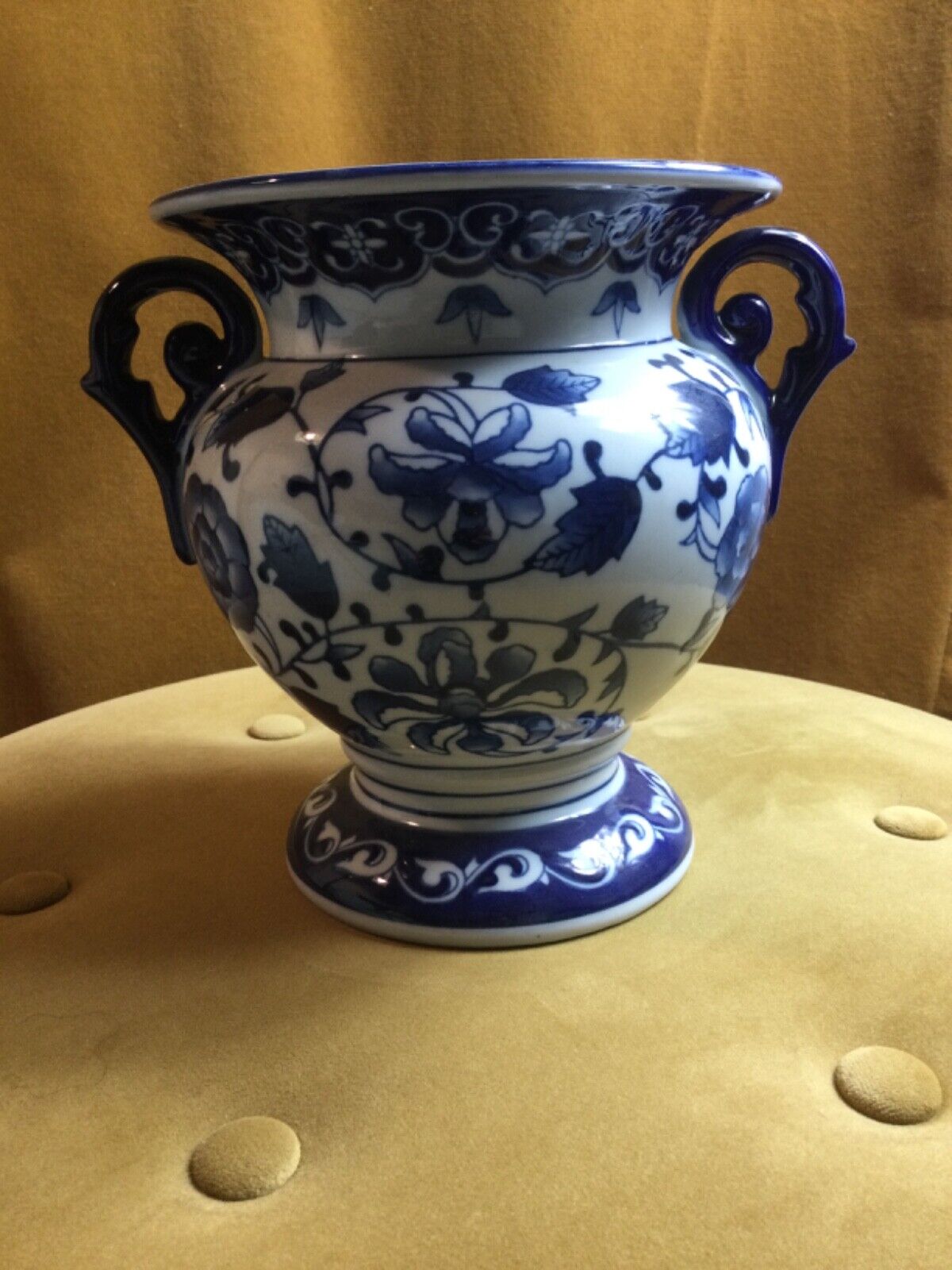 Large Blue on White Flowers Urn Vase PreOwned Porcelain Excellent