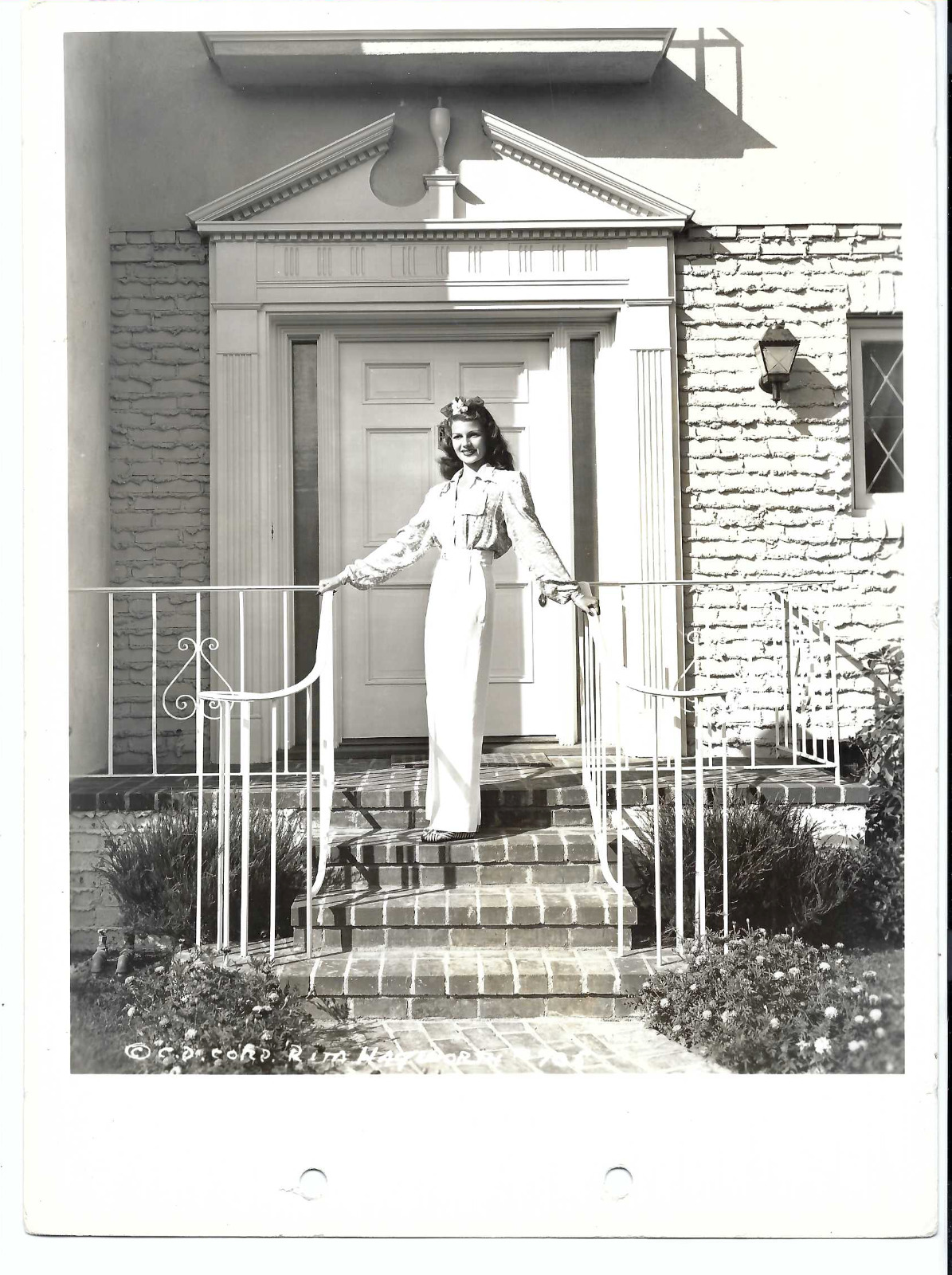 HOLLYWOOD ACTRESS RITA HAYWORTH AT HOME VINTAGE 1941 ORIGINAL PHOTO