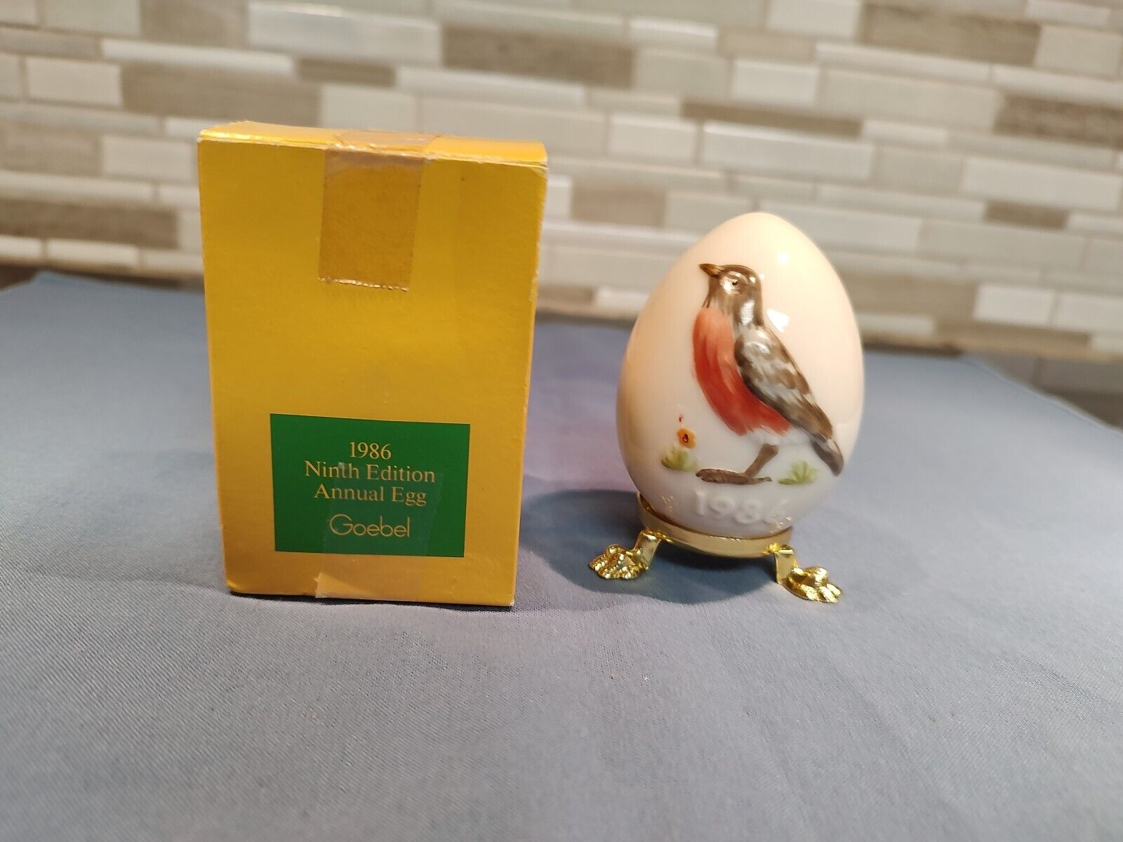 Goebel Ninth Edition 1986 Annual Easter Egg Red Robin - New in box
