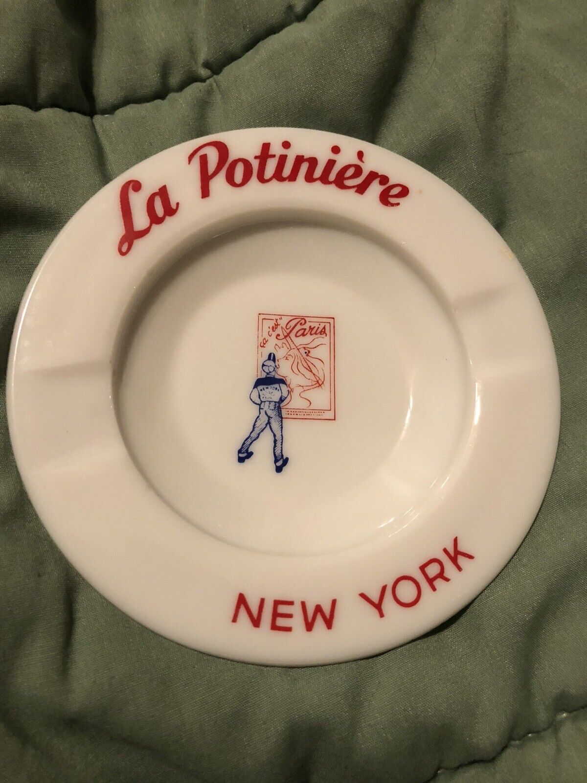 LA POTINIERE RESTAURANT NYC VINTAGE ROUND MILK GLASS ASHTRAY CIRCA 1959
