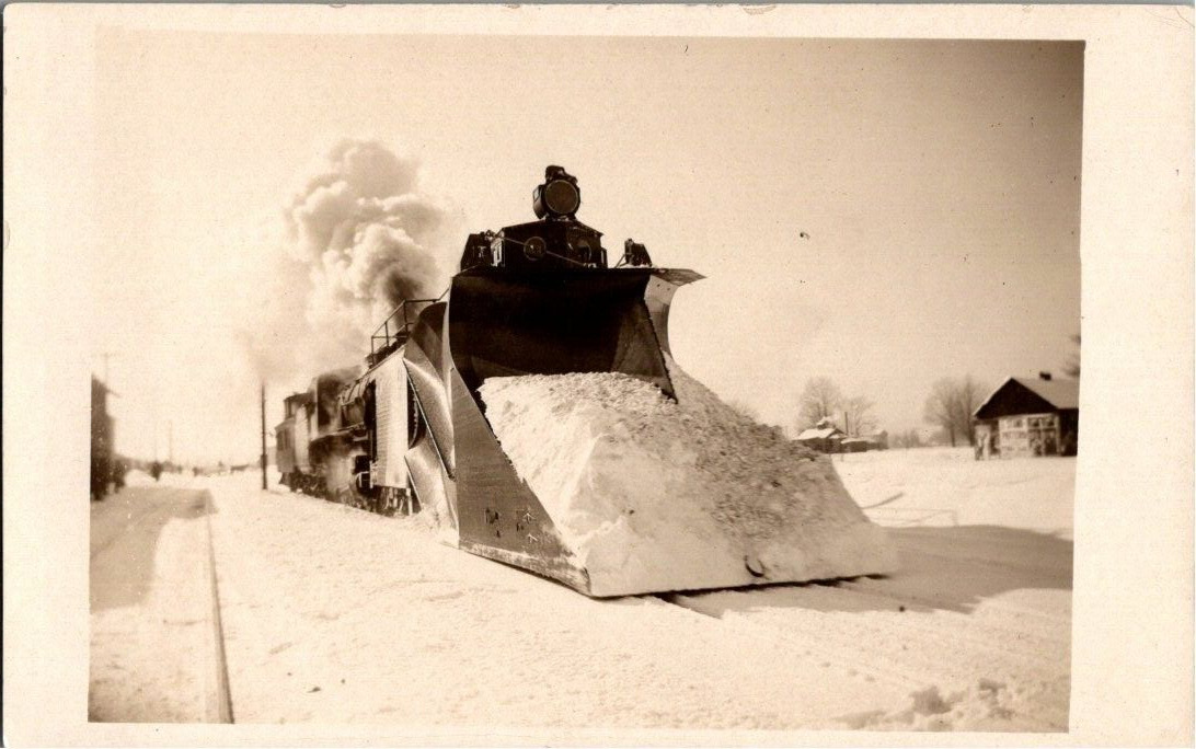 1910 TMMR RAILROAD TRAIN PLOWING SNOW MICHIGAN RPPC POST CARD A3