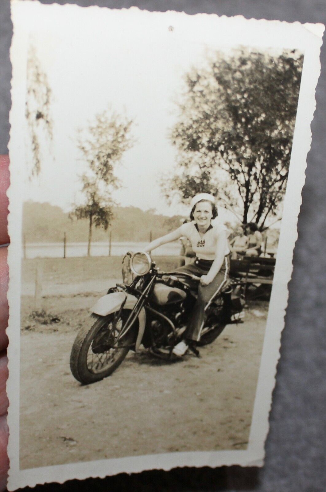 VINTAGE ORIGINAL 1940'S PHOTO PRETTY WOMAN ON INDIAN MOTORCYCLE