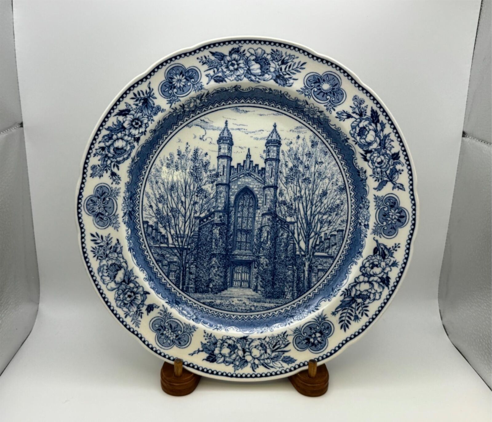 Wedgwood YALE UNIVERSITY Blue & White Old Library Dinner Plate