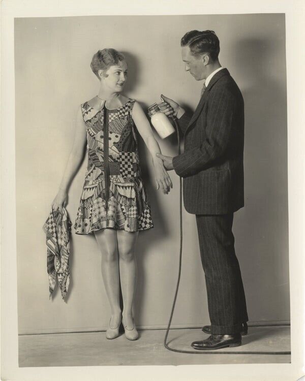 1920\'s Leggy Flapper Model Glamour Fashion Shoot Bobbed Hair Original 8x10 Photo