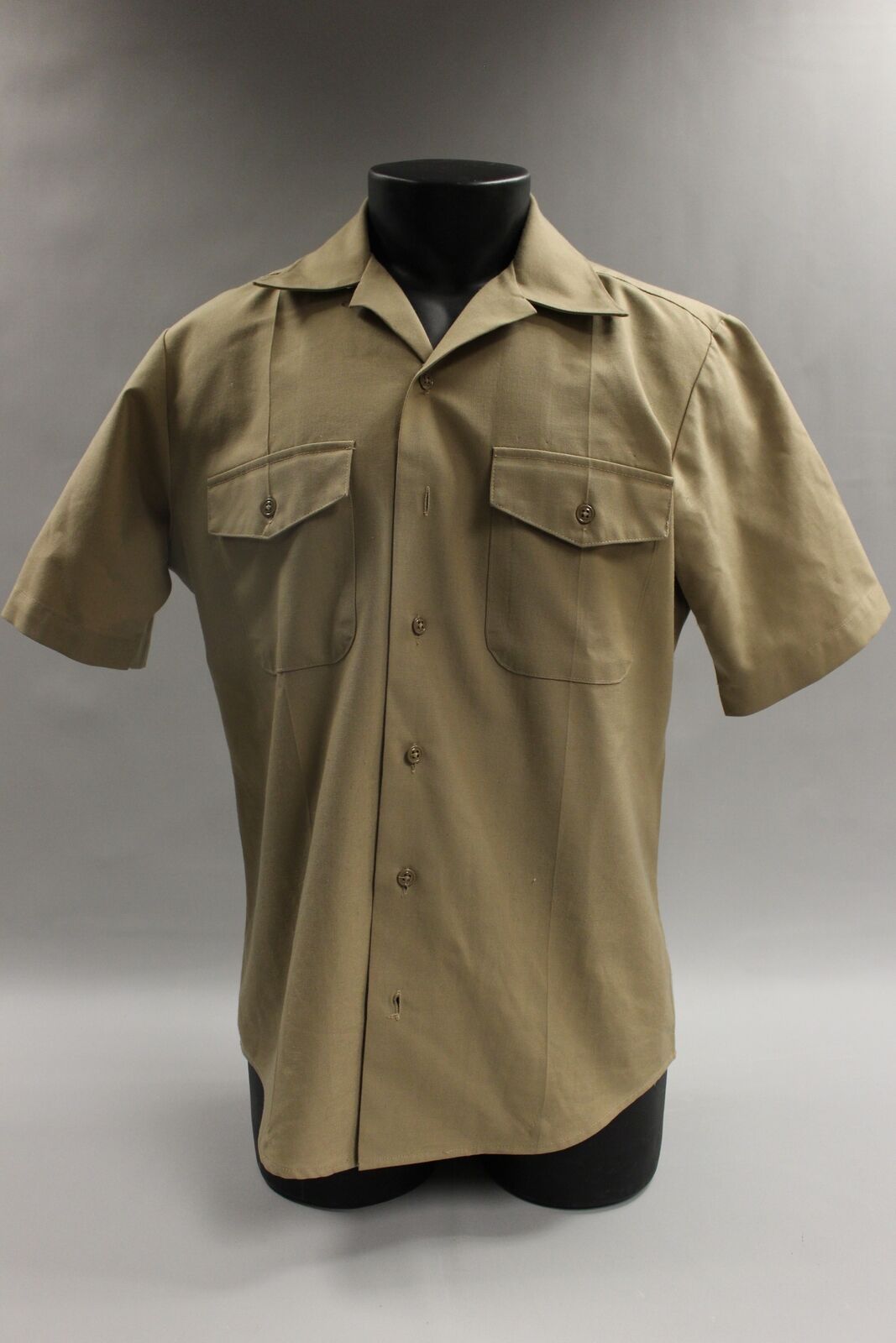 US Military Men\'s Tan Short Sleeve Shirt - Size: XLarge Classic - Khaki - Used