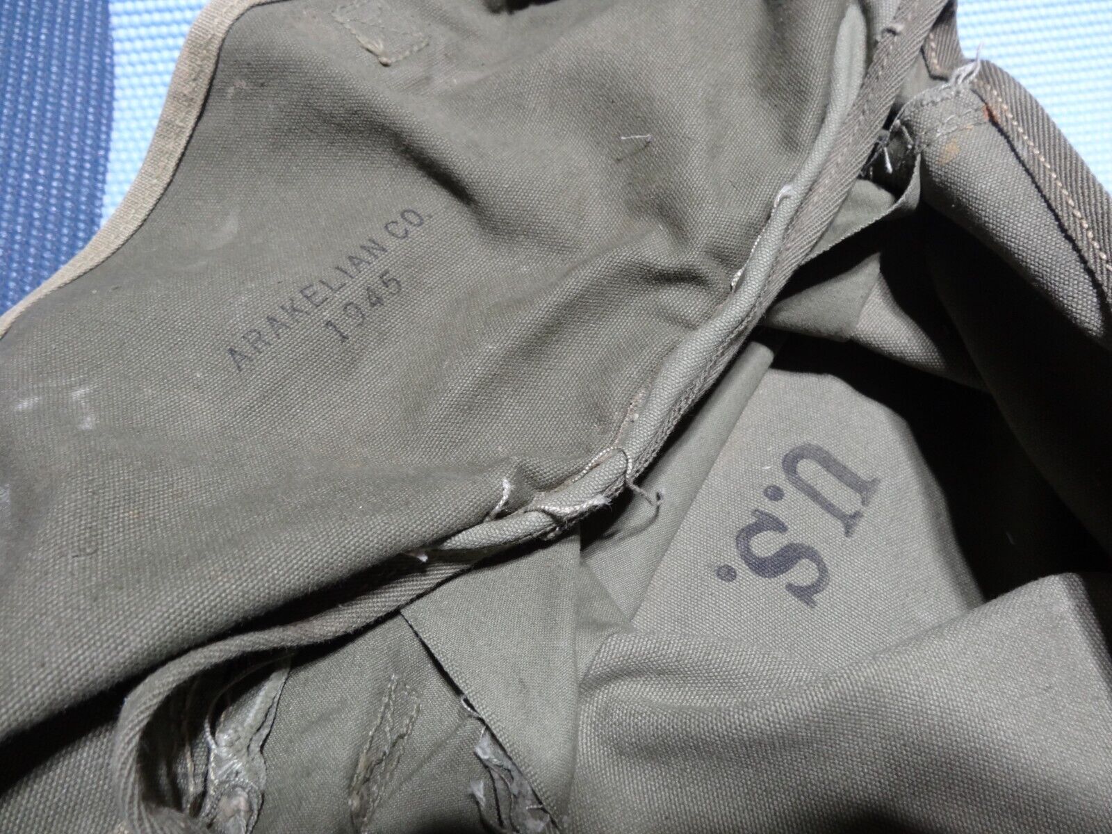 RARE MF\'G ERROR WWII US ARMY ARAKELIAN & CO. 1945 Musette Bag *US* IS INSIDE OUT