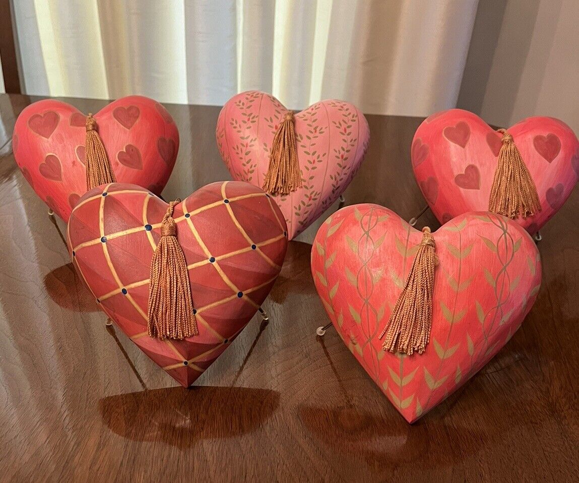 Lot Of 5 Painted wooden decorative Valentine hearts