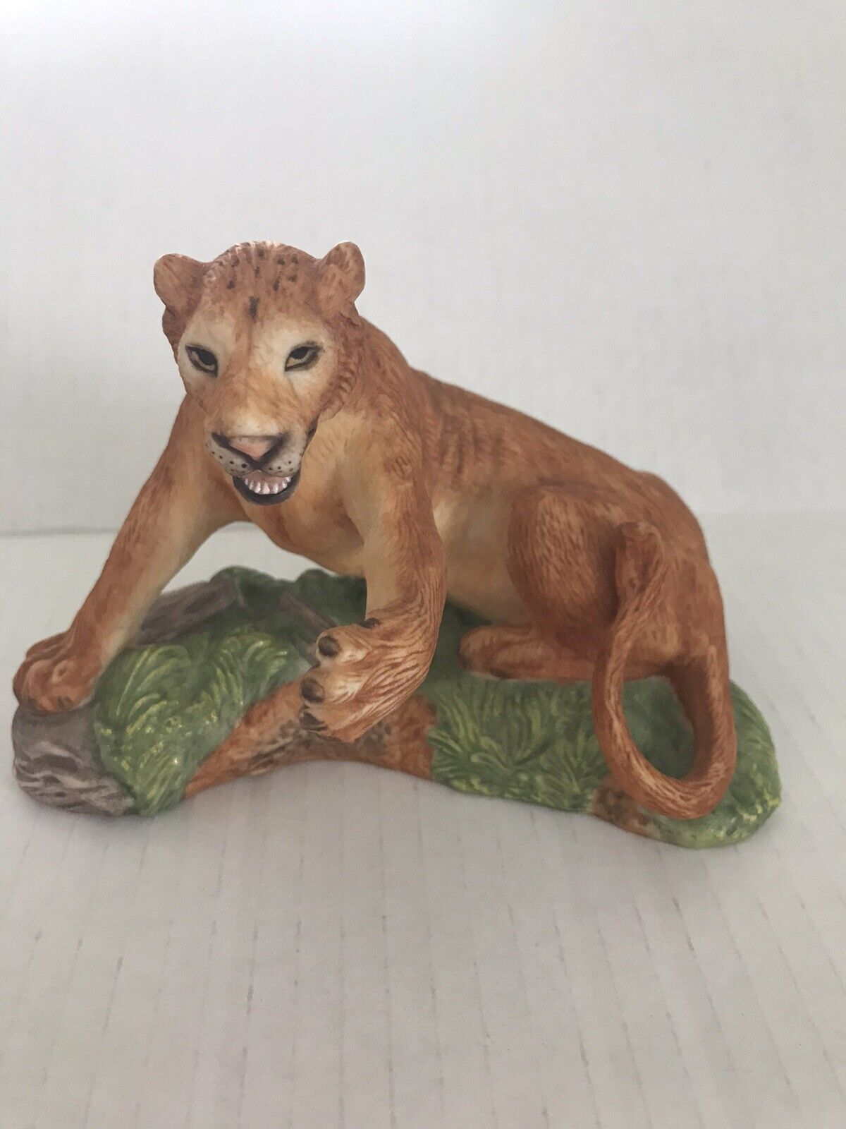The Great Cats of the World ASIATIC LIONESS The Franklin Mint Porcelain