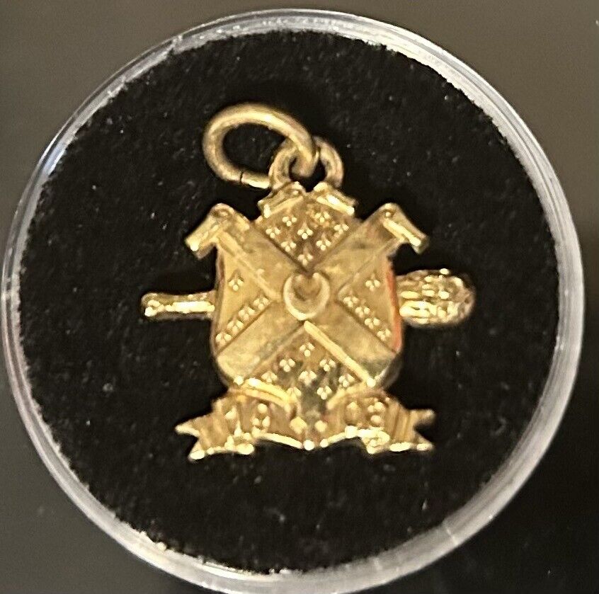 1913 Elihu (Yale) Fraternity Society Pin Charm
