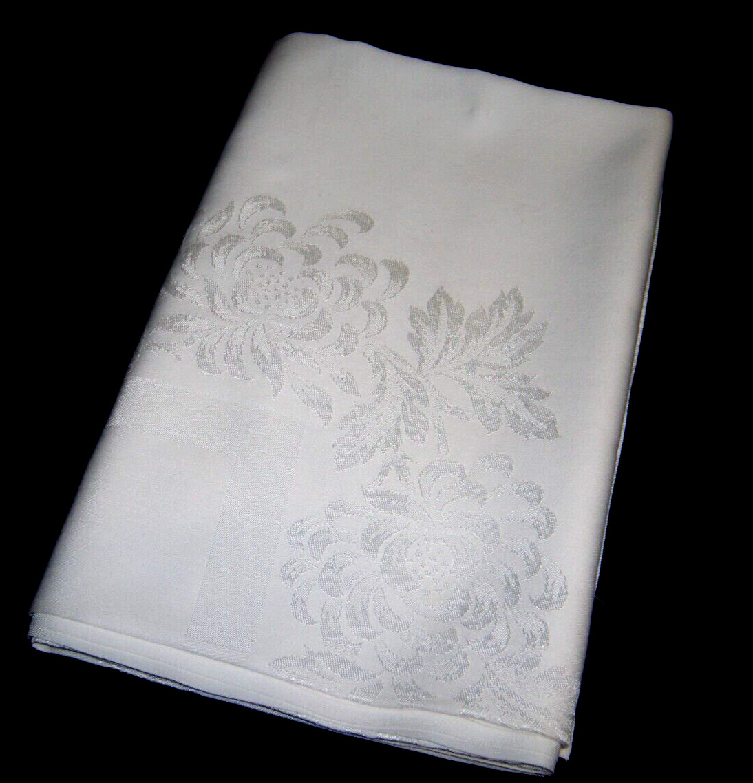 Vtg Luxury White Floral Demask Linen Formal Tablecloth 60\