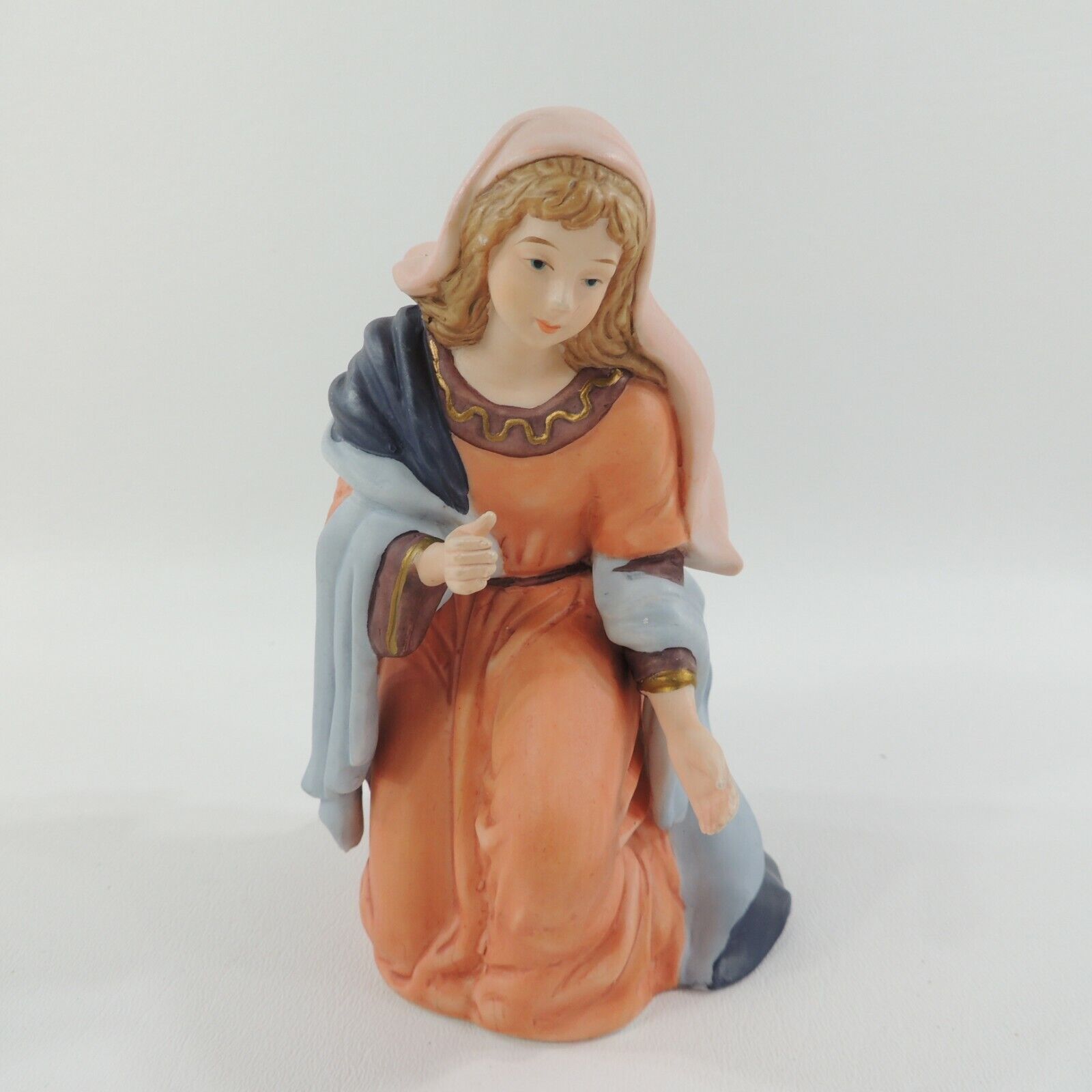 Kirkland Porcelain Nativity #75177 REPLACEMENT MARY Measures 6 x 6 x 4\