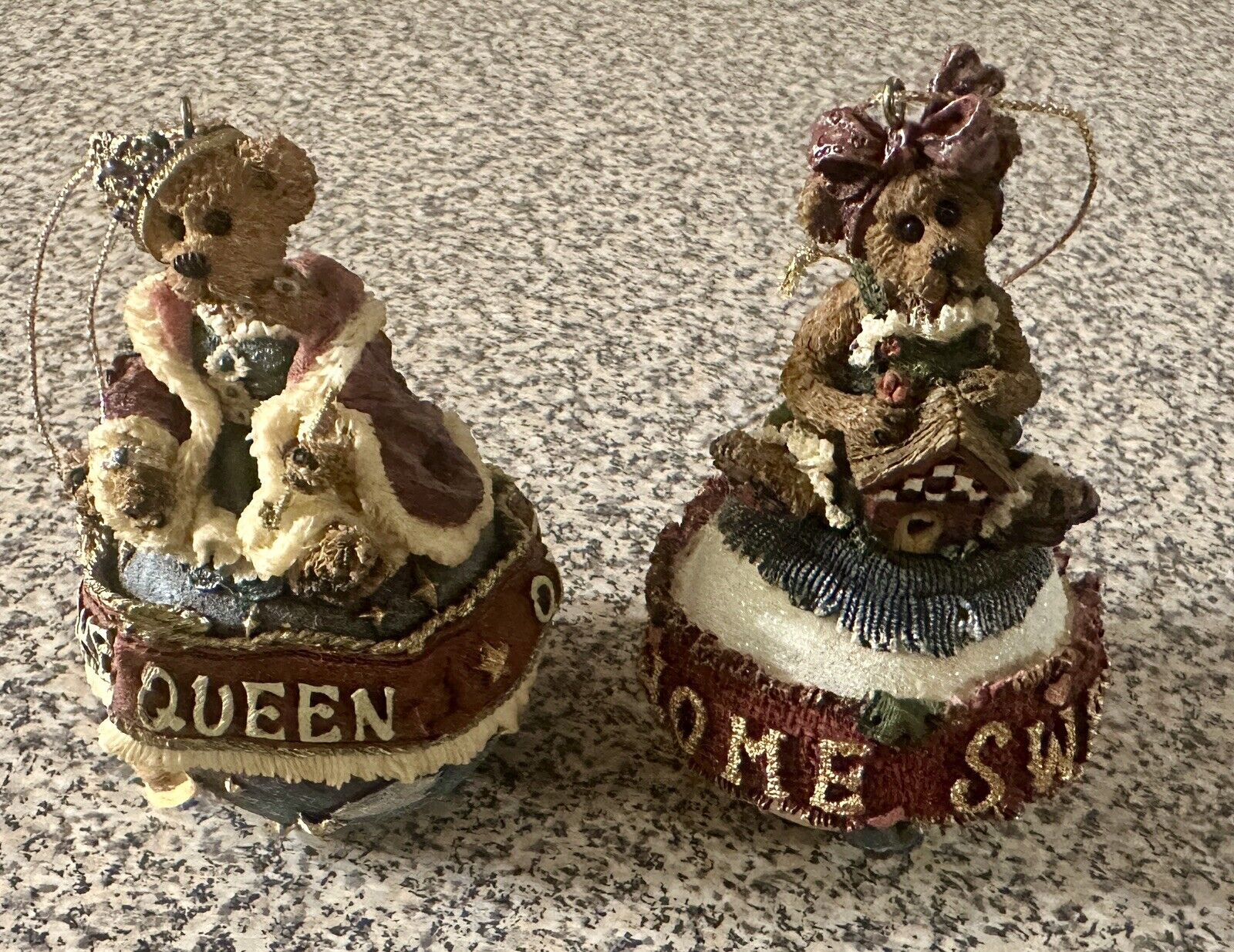 2 Vtg Boyd’s Bears Christmas Ornaments “The Queen Of The Universe” And Other