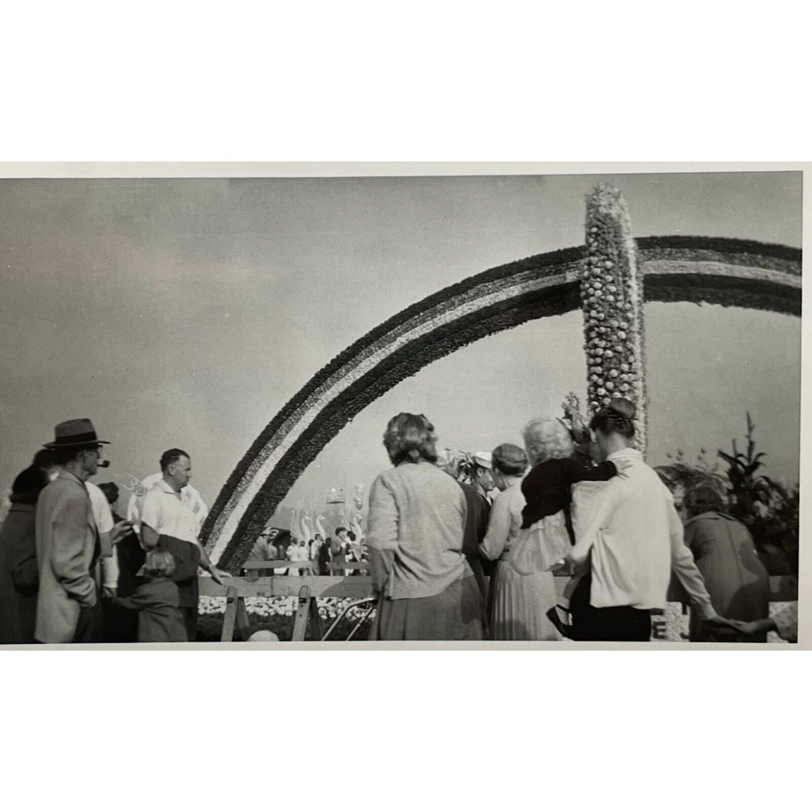 Tournament of Roses Parade Floats Found Photo 1958 Vintage Snapshot Pasadena CA