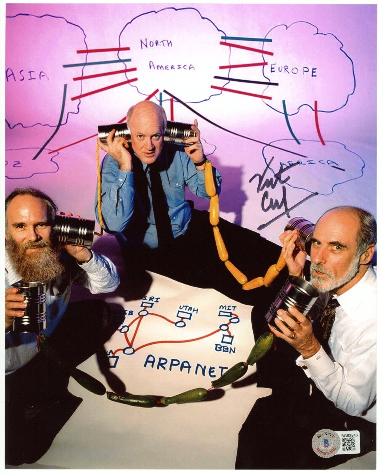 VINT CERF Signed 8X10 Photo - Father of the Internet -Google VP TCP/IP -BECKETT