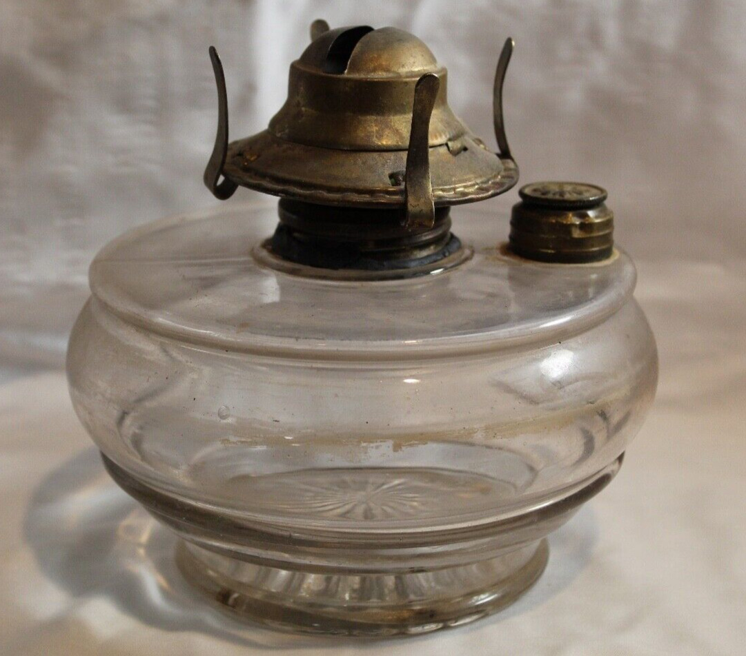Antique/Vintage Oil/Kerosene Lamp For A Wall Bracket Nice ~ Complete