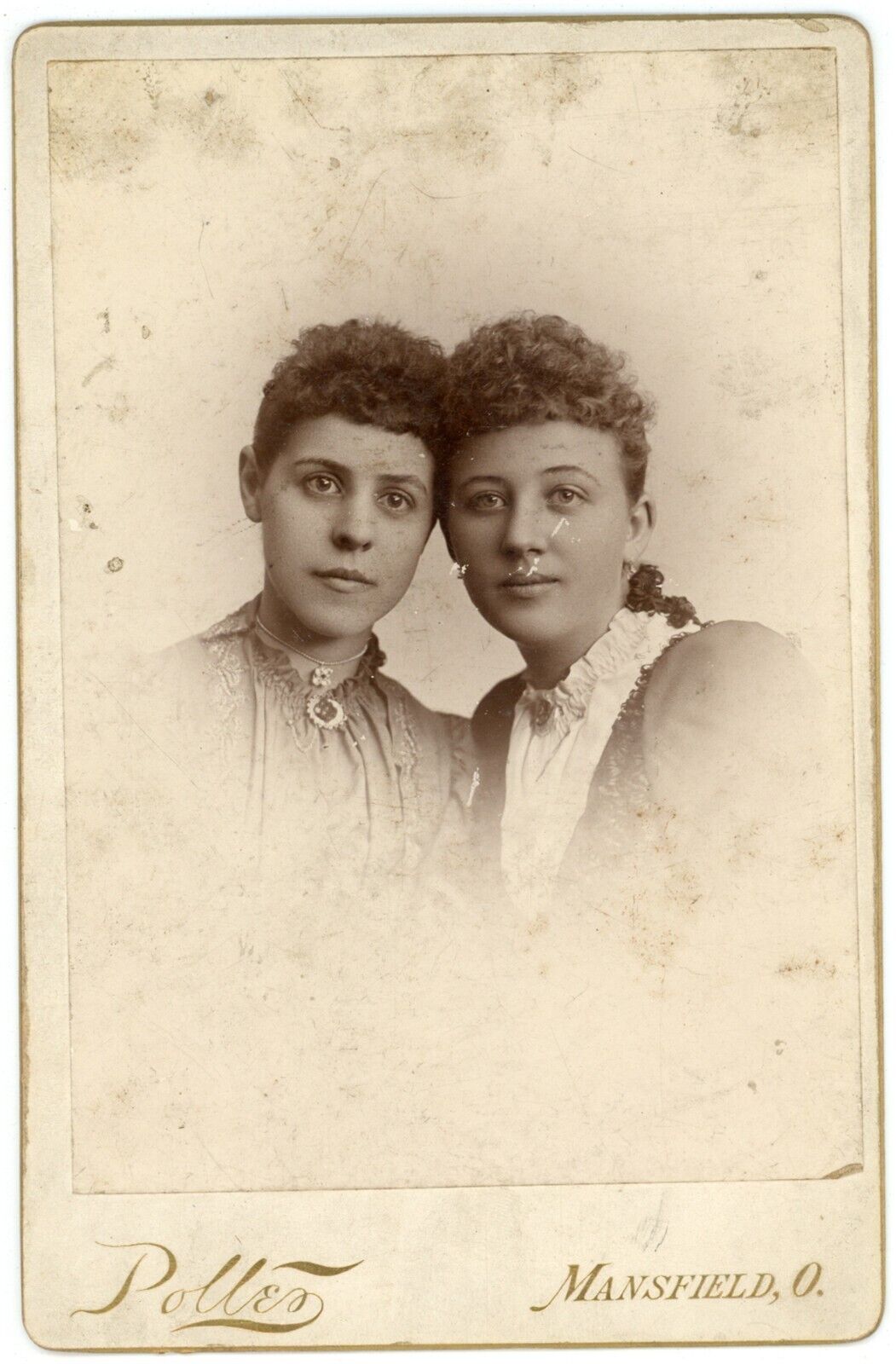 CIRCA 1890'S CABINET CARD Beautiful Affectionate Sisters Pollen Mansfield, OH