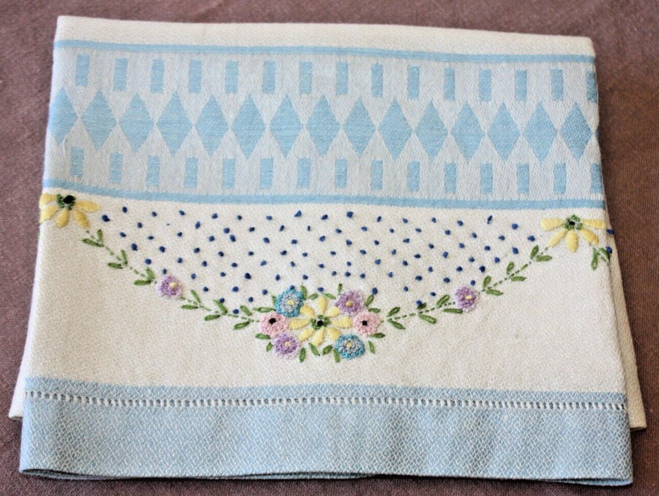 Vintage 1930s/40s Cottage Shabby Chic Embroidered Linen Guest/Tea Towel