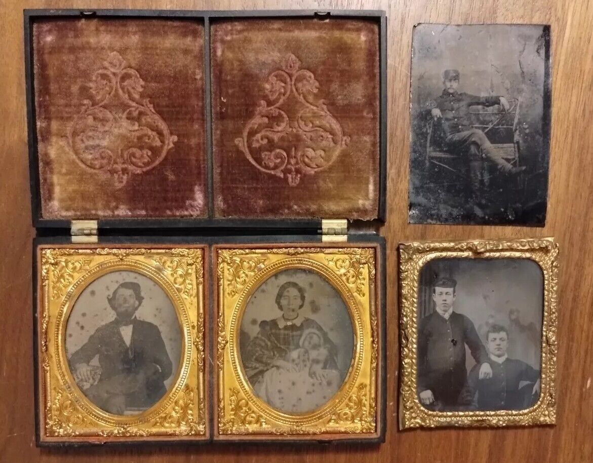 Tintype Lot Of 4 Civil War Soldier + Family With Baby In Gutta Percha Union Case