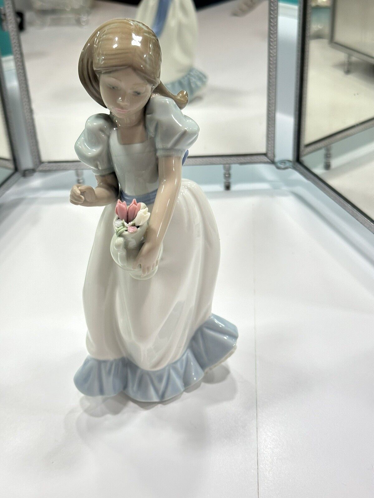 Nao By Lladro “Tulip Time” 8 in. Girl Figurine Holding Basket Of Tulips READ