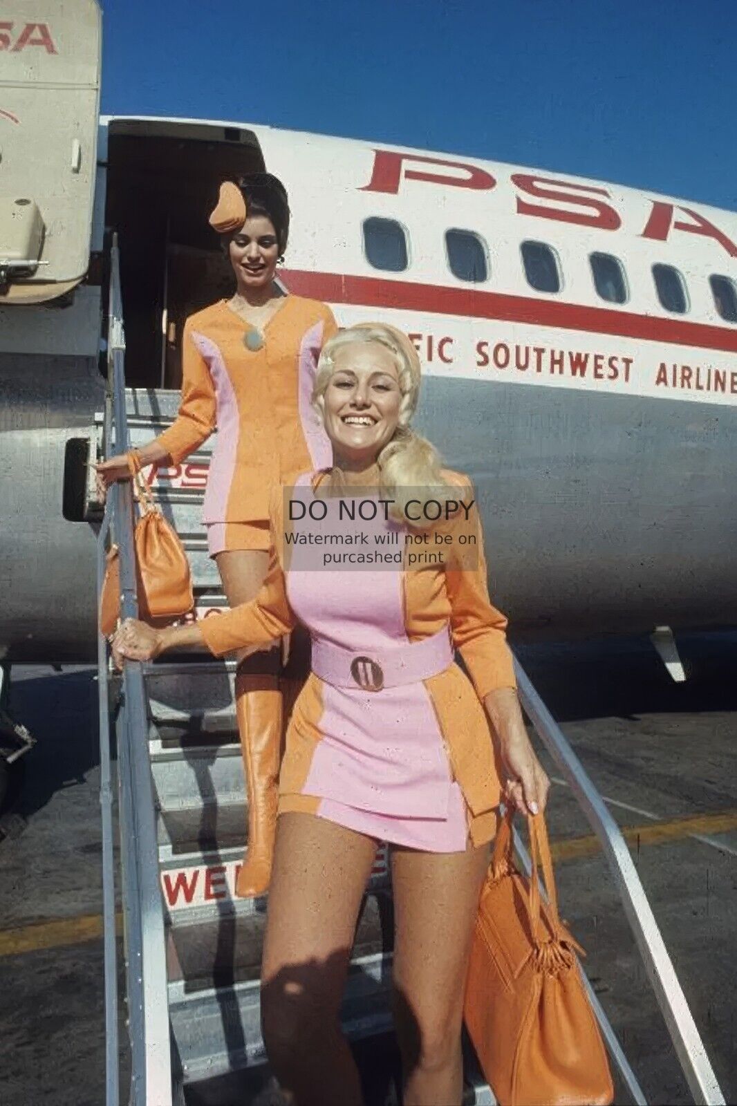 PACIFIC SOUTHWEST AIRLINES FLIGHT STEWARDESSES GETTING OFF PLANE 4X6 POSTCARD