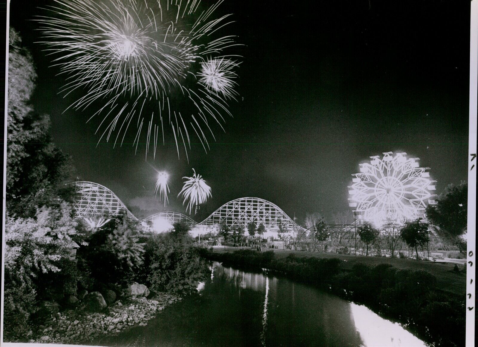 LG856 1979 Original Tom Sweeney Photo ANNUAL FLARE UP Fourth of July Fireworks