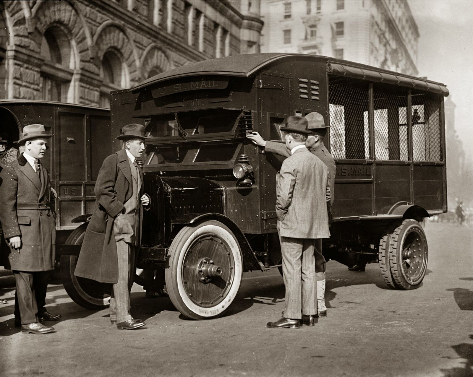 1921 US MAIL TRUCK & POSTAL EXECUTIVES Photo  (195-d)