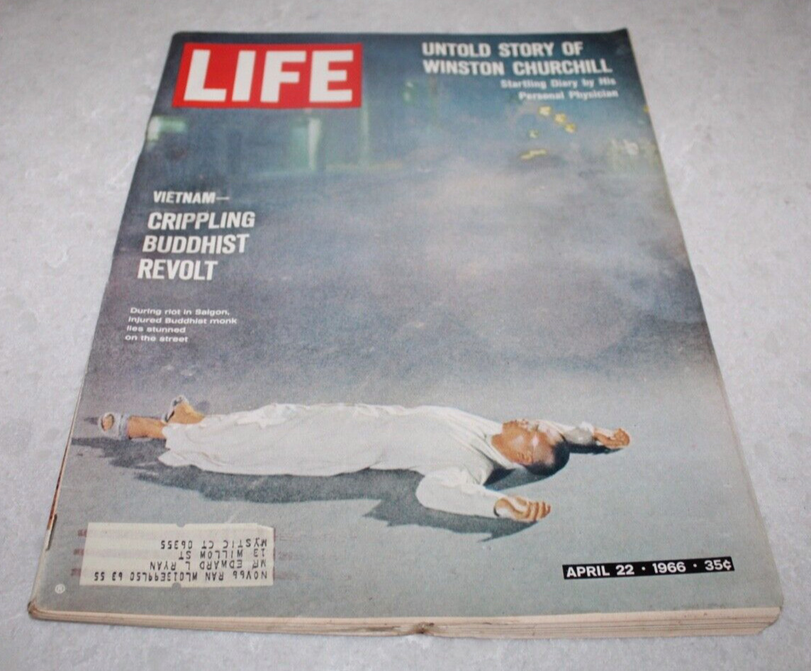 Vtg Life Magazine APRIL 22, 1966 Vietnam War BUDDHIST REVOLT Great Ads