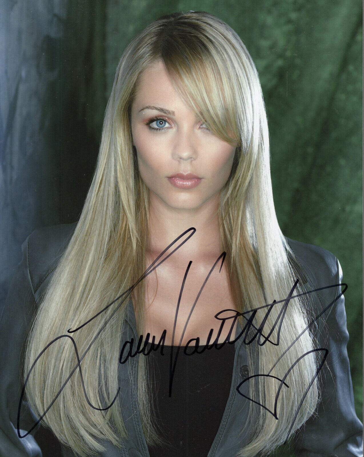LAURA VANDERVOORT authentic hand signed 8x10 color photo      SMALLVILLE ACTRESS