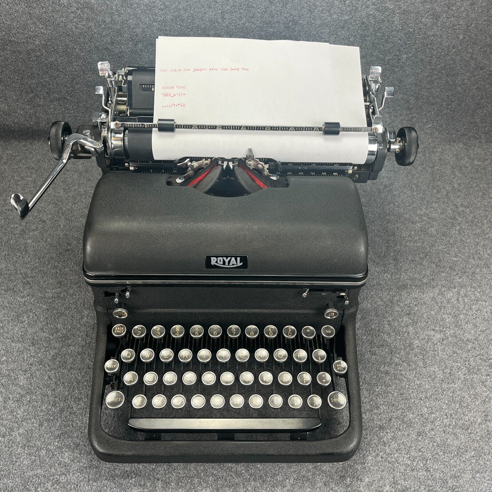 Vintage Beautiful Royal KMM Typewriter Magic Margin Great Condition w/ Cover