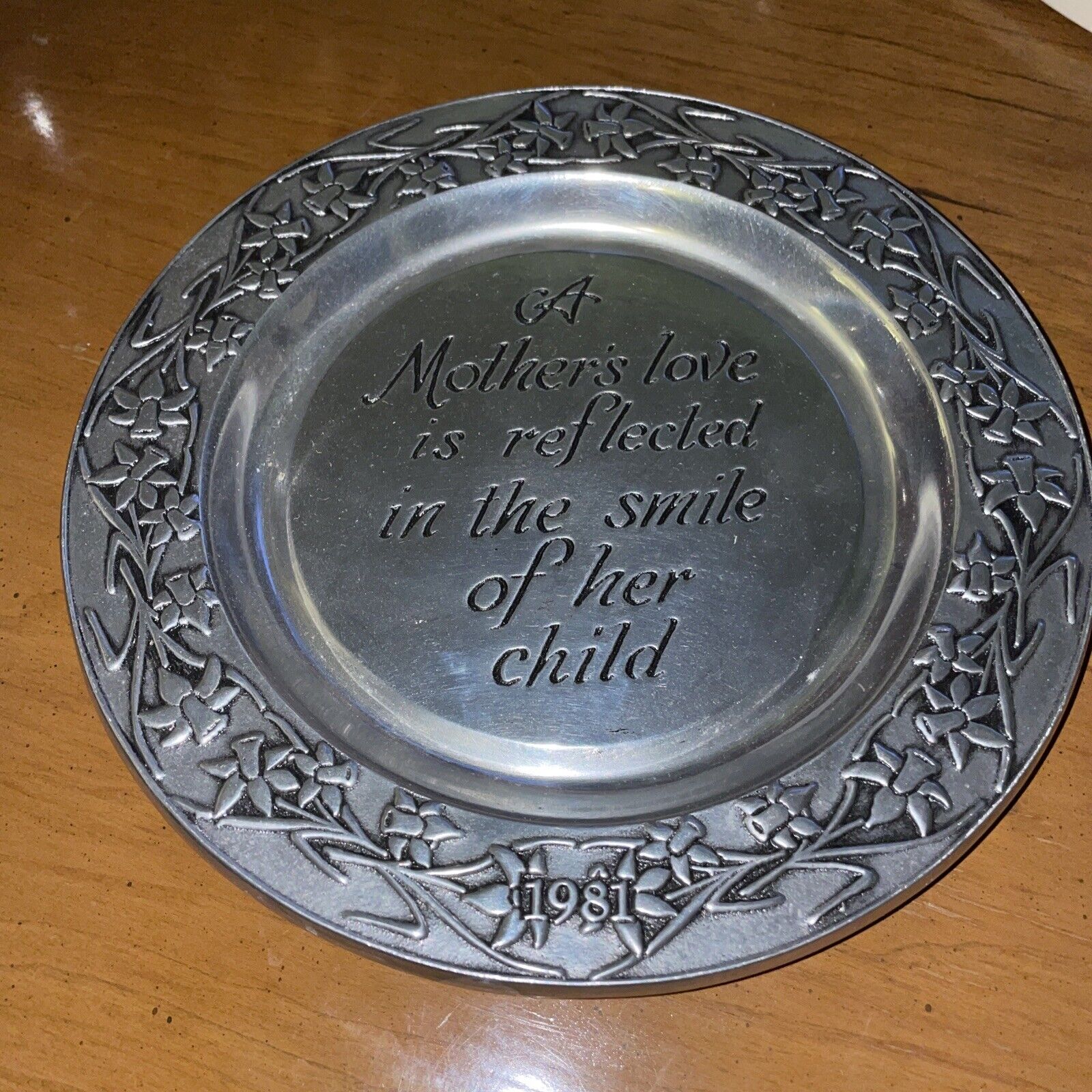 Vintage Wilton RWP Pewter Mothers Day Plate 1981 Mother’s Love